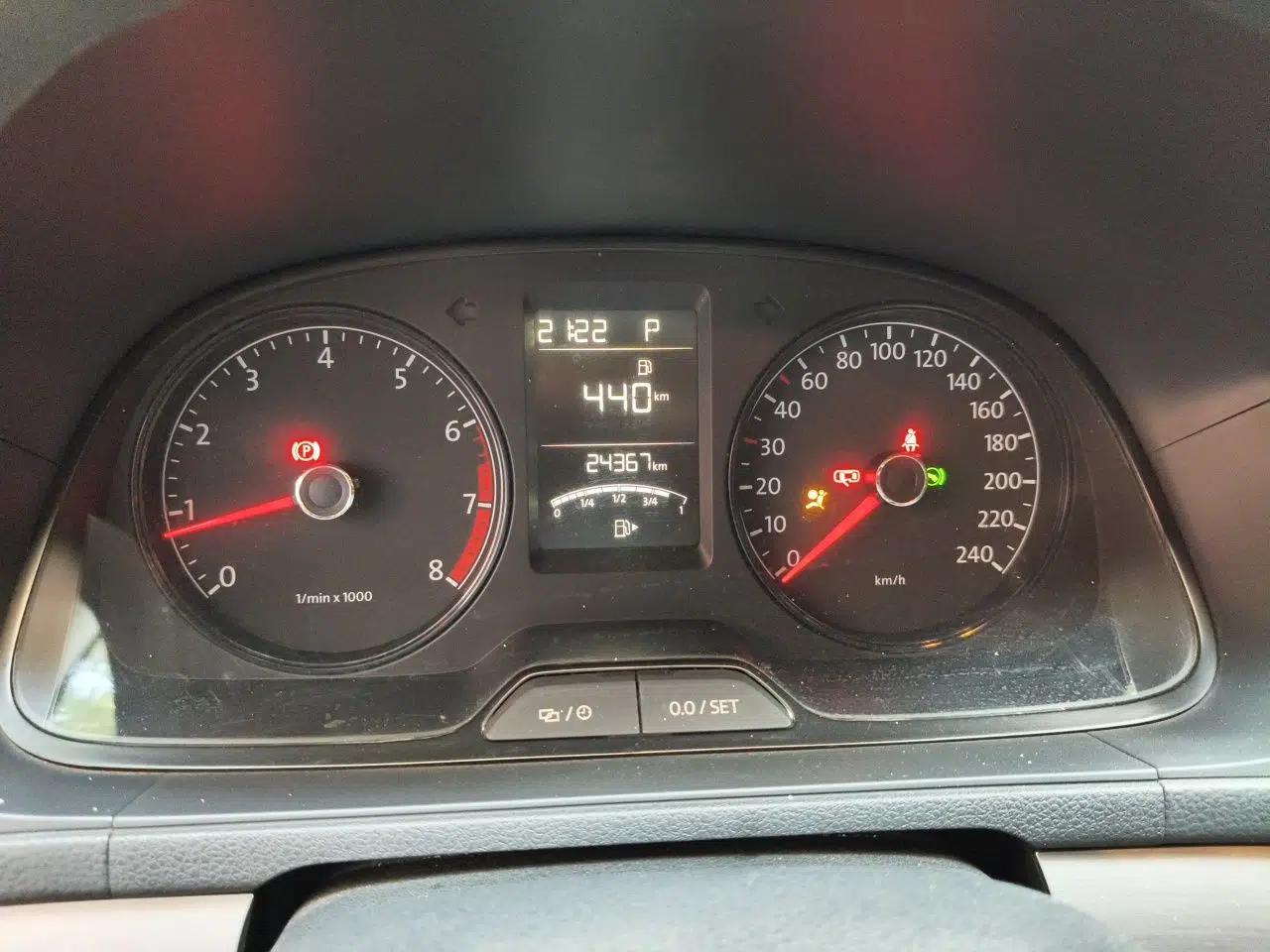 Volkswagen Lavida 2013 Revised Classic 1.6L Automatic Fashion Edition — миниатюра 11