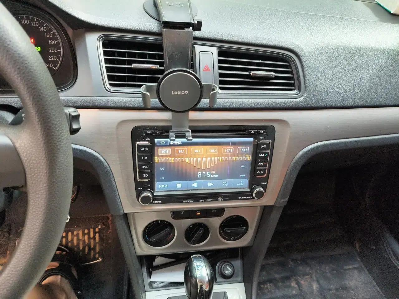 Volkswagen Lavida 2013 Revised Classic 1.6L Automatic Fashion Edition — миниатюра 13