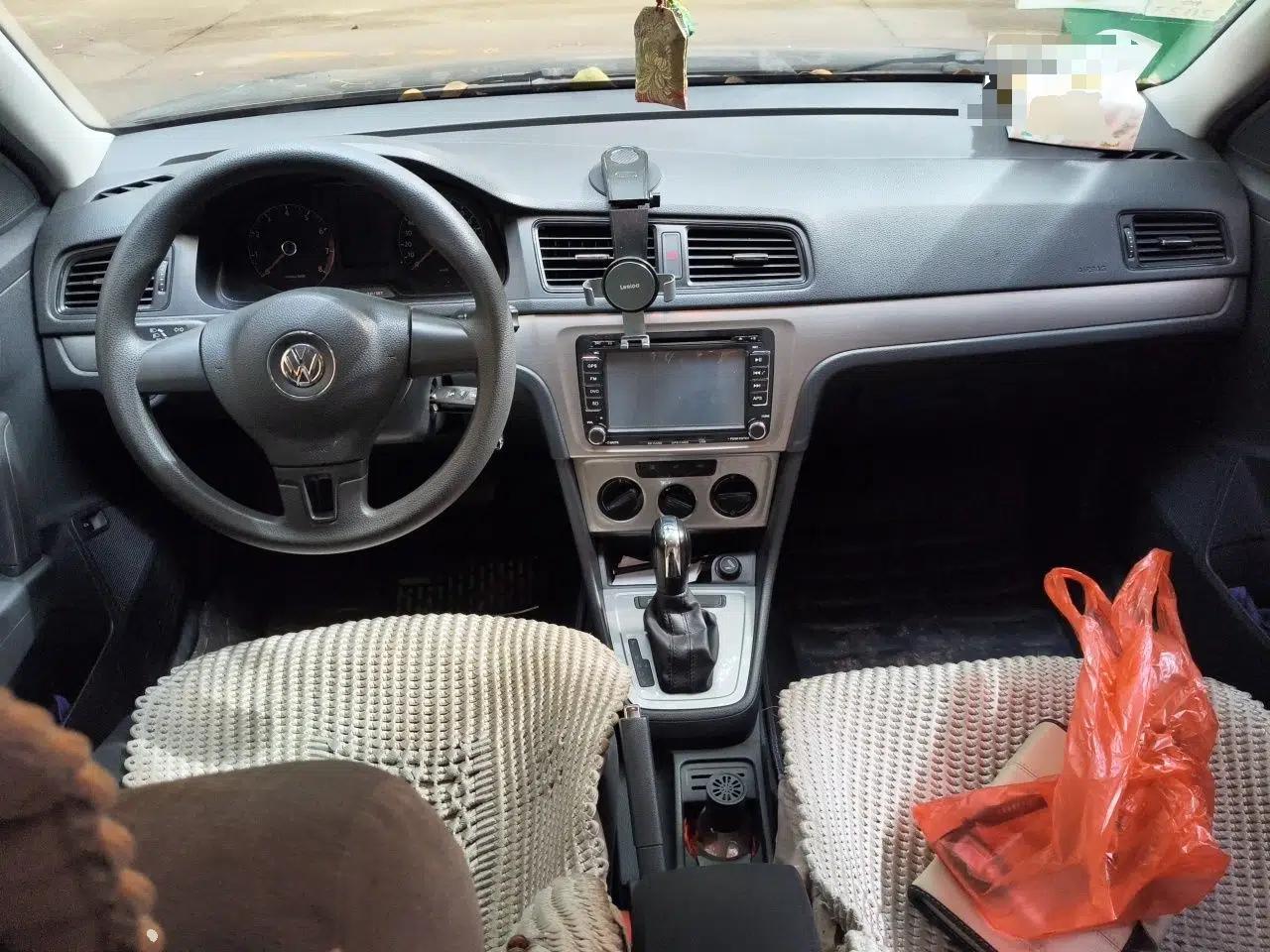 Volkswagen Lavida 2013 Revised Classic 1.6L Automatic Fashion Edition — миниатюра 9