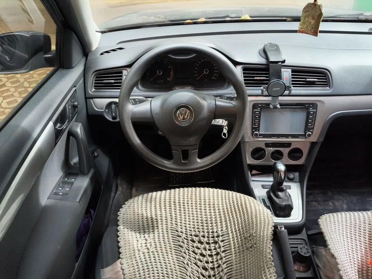 Volkswagen Lavida 2013 Revised Classic 1.6L Automatic Fashion Edition — миниатюра 10