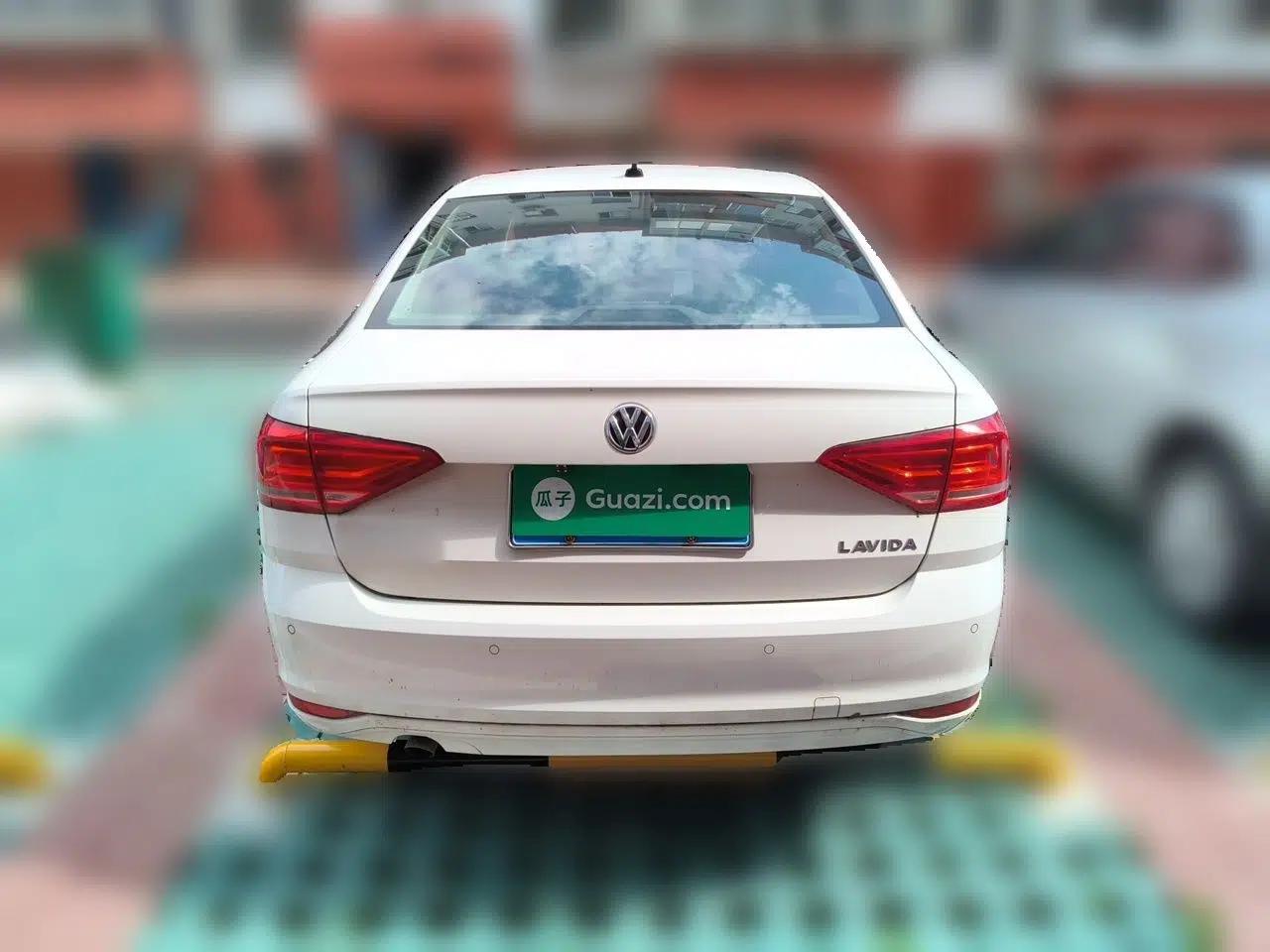Volkswagen Lavida 2017 1.6L Automatic Fashion Edition — миниатюра 5