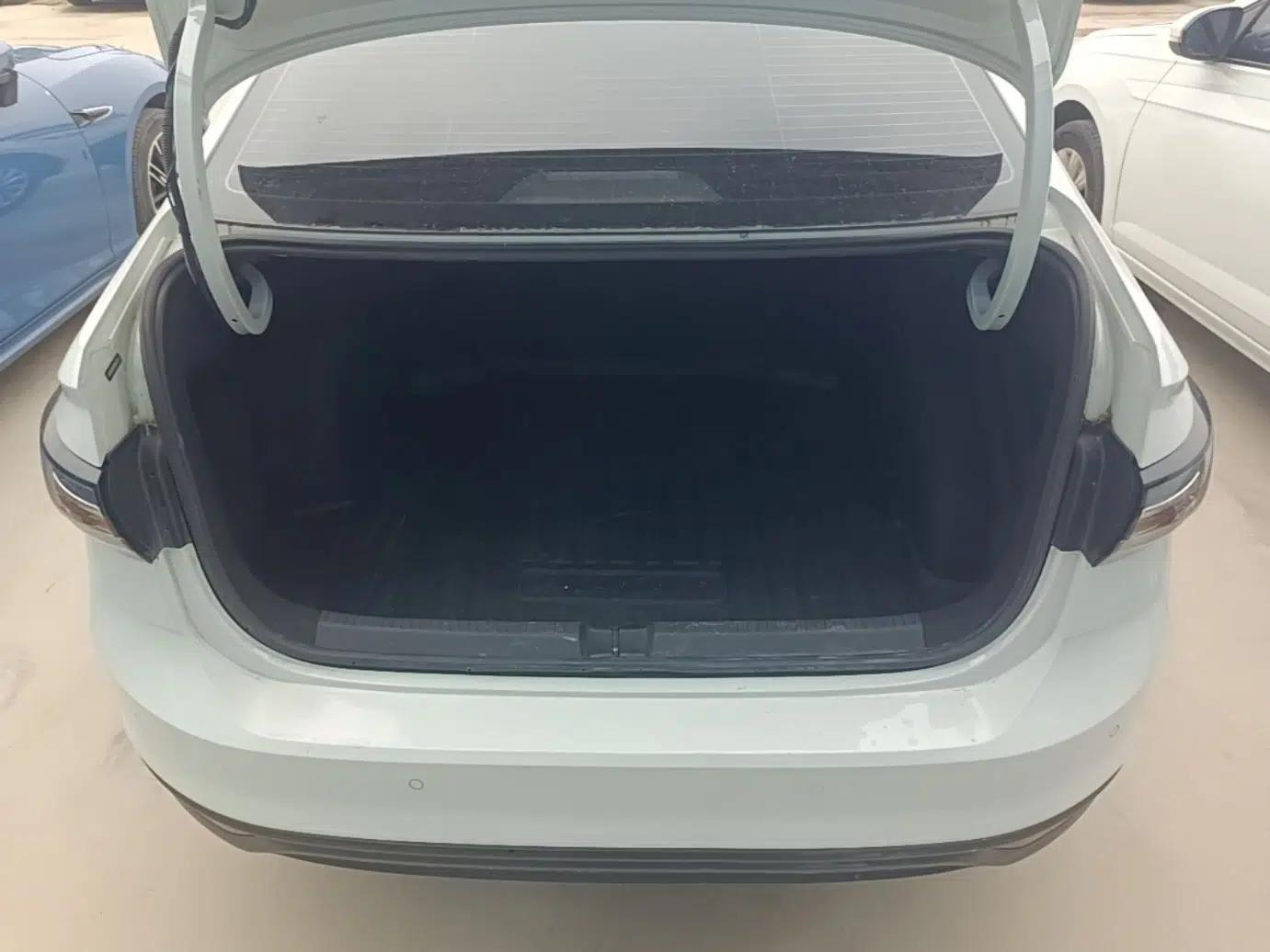 Volkswagen Lavida 2023 New Rui 1.5L Automatic New Yi Edition — миниатюра 22