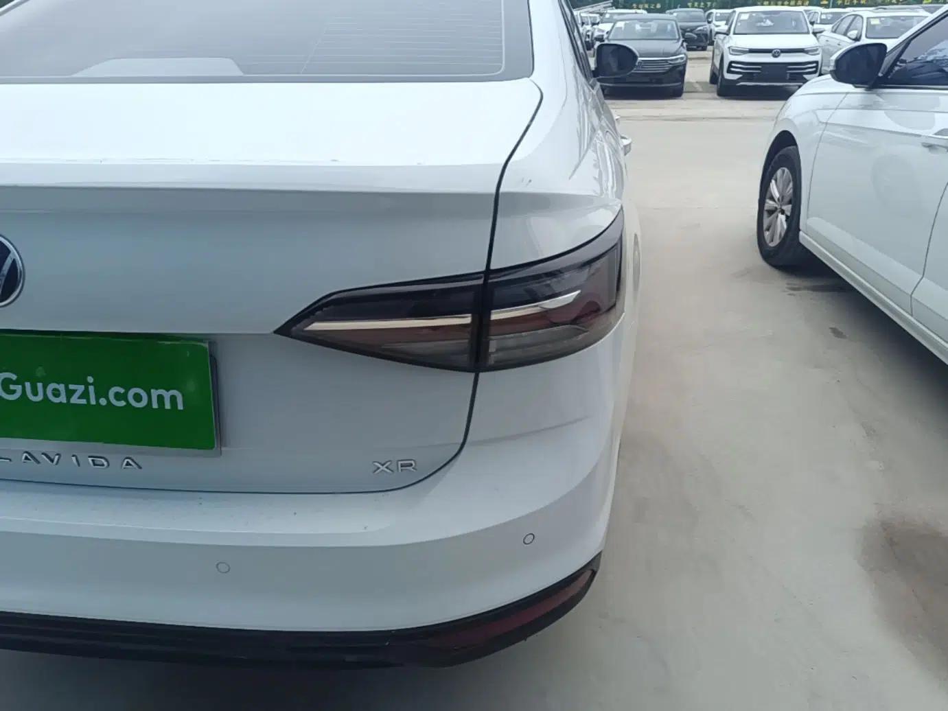Volkswagen Lavida 2023 New Rui 1.5L Automatic New Yi Edition — миниатюра 9