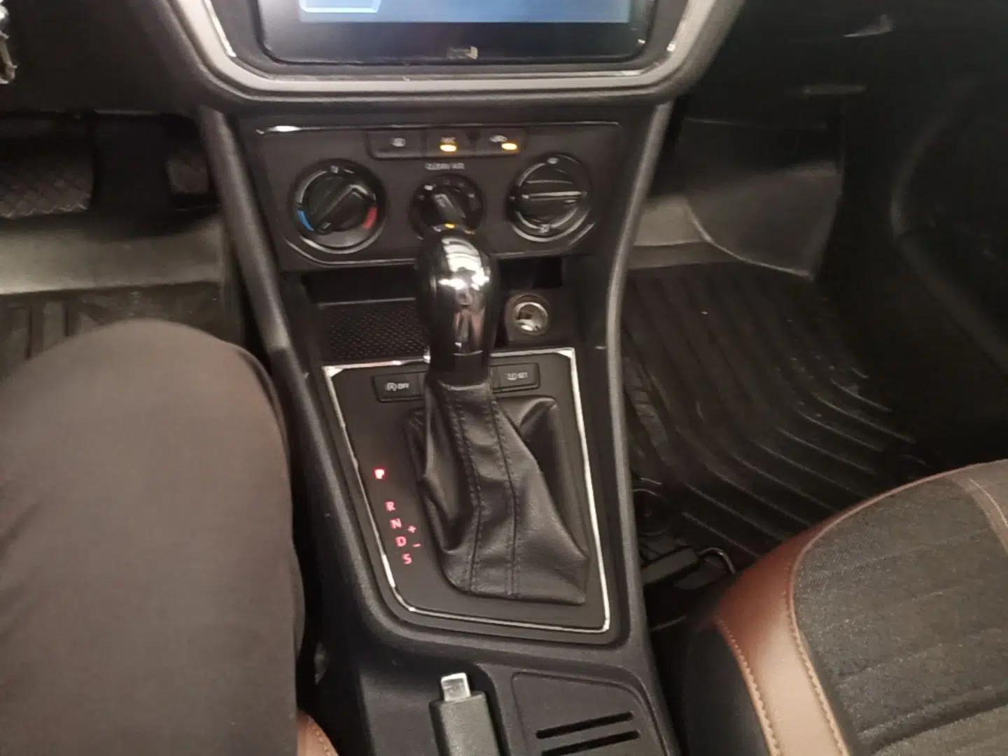 Volkswagen Lavida 2019 Lavida Start 1.5L Automatic Comfort Edition China VI Standard — миниатюра 21