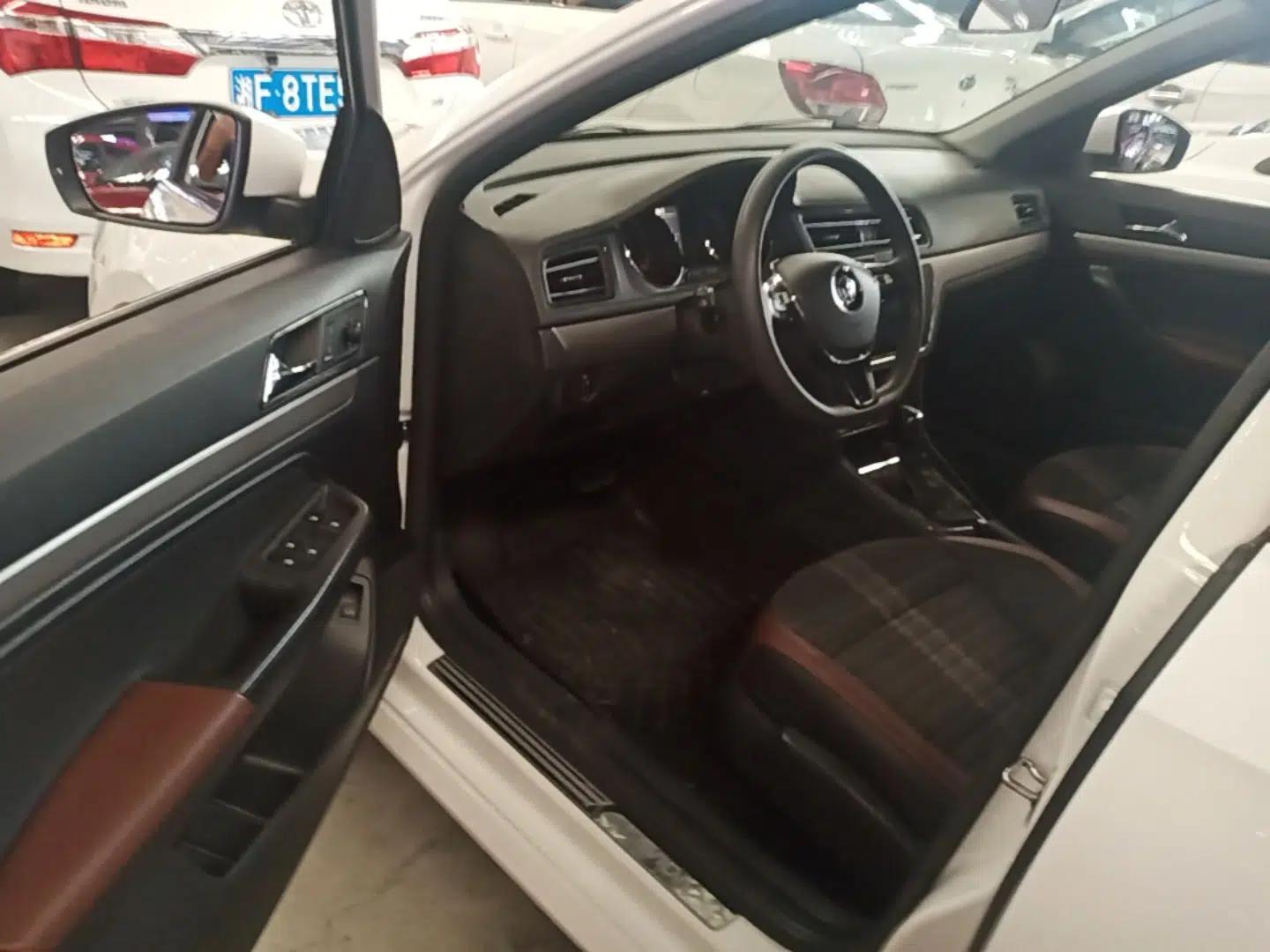 Volkswagen Lavida 2019 Lavida Start 1.5L Automatic Comfort Edition China VI Standard — миниатюра 23