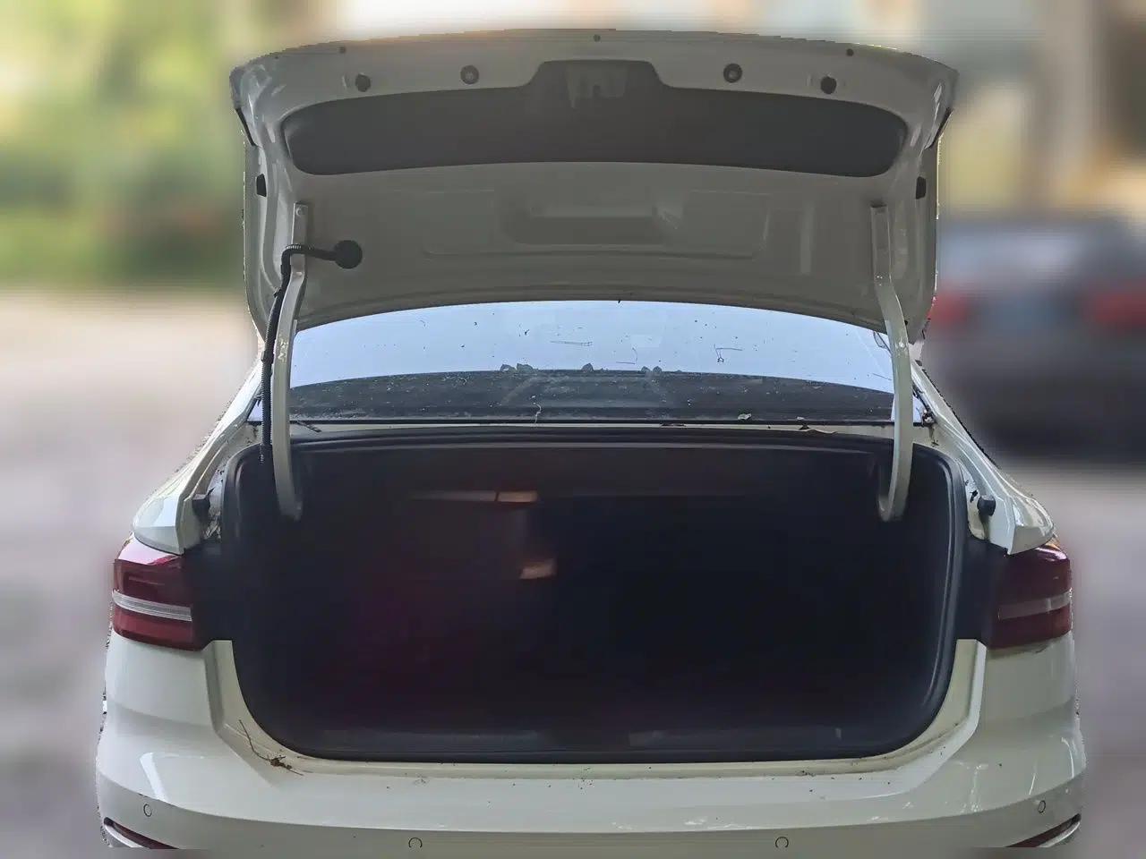 Volkswagen Lavida 2022 1.5L Automatic Vision Edition — миниатюра 19