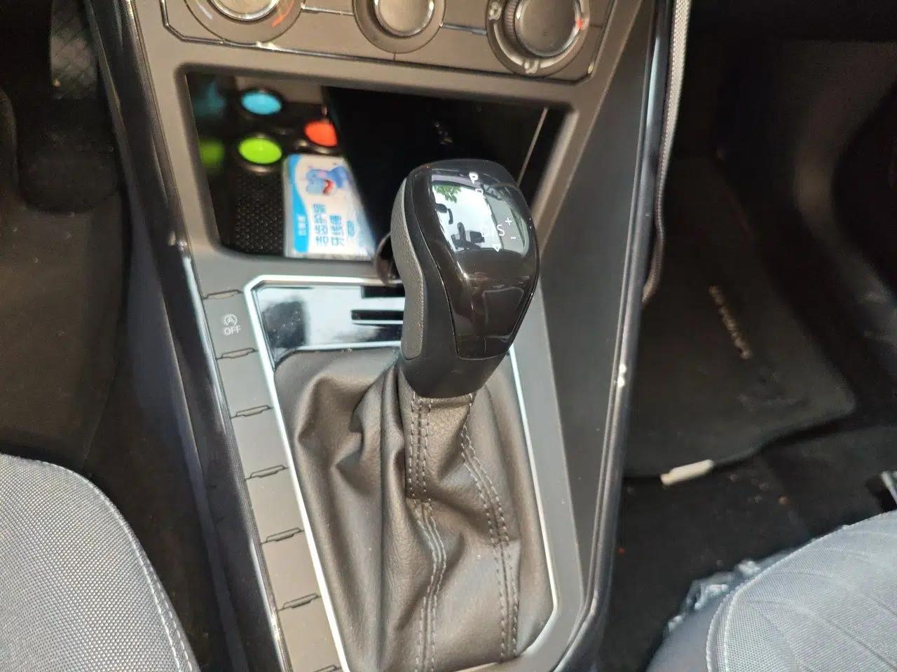 Volkswagen Lavida 2023 New Rui 1.5L Automatic New Yi Edition — миниатюра 11
