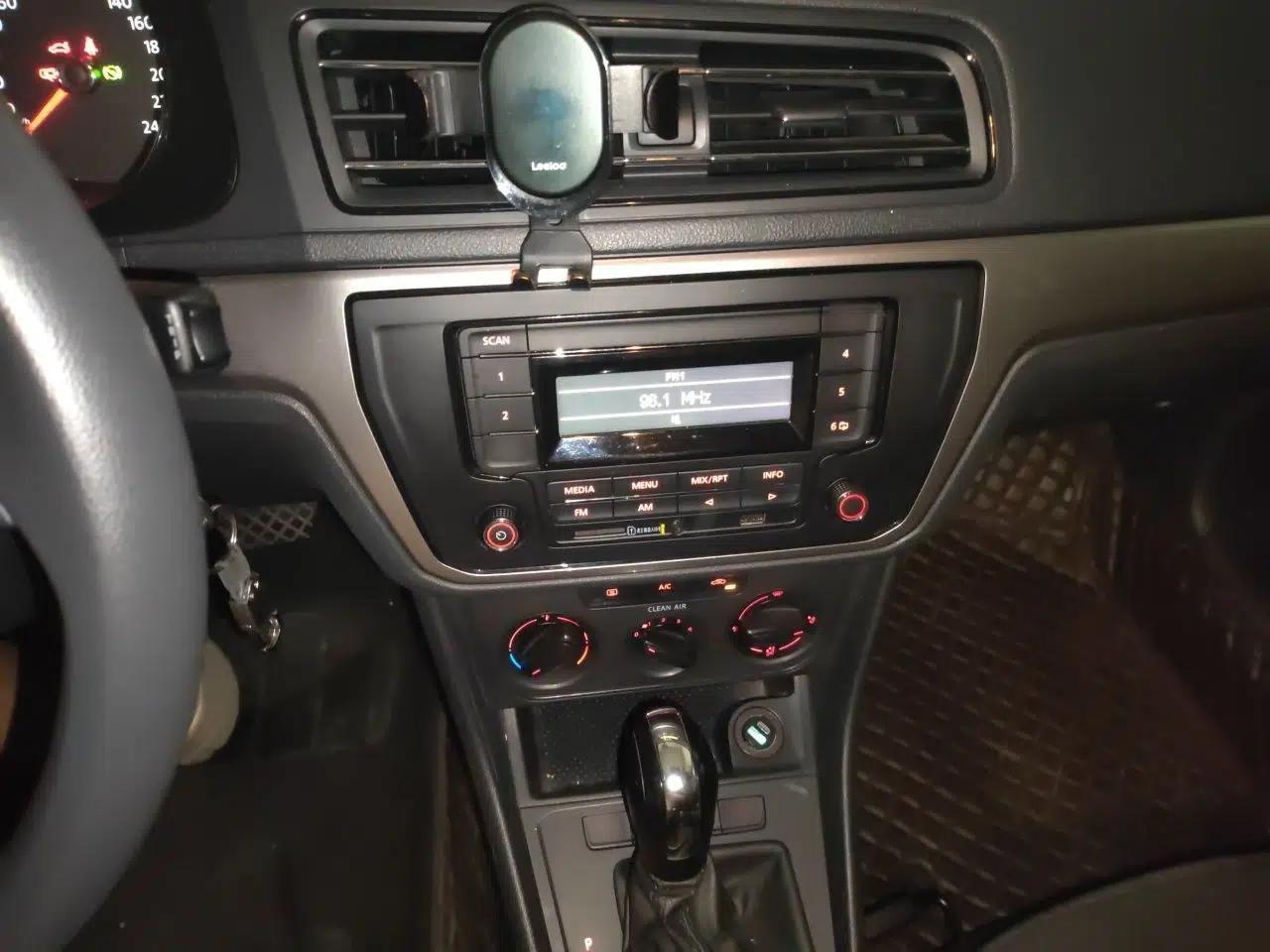 Volkswagen Lavida 2019 Lavida Start 1.5L Automatic Trendy Version China VI Standard — миниатюра 12