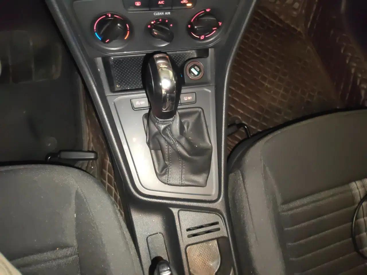 Volkswagen Lavida 2019 Lavida Start 1.5L Automatic Trendy Version China VI Standard — миниатюра 13
