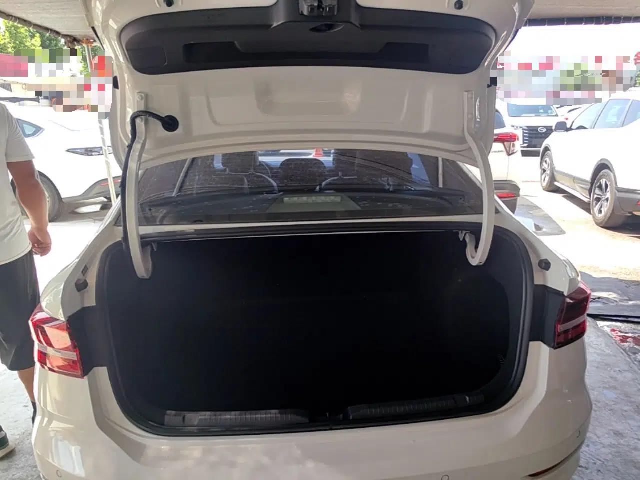Volkswagen Lavida 2022 1.5L Automatic Comfort Edition — миниатюра 22