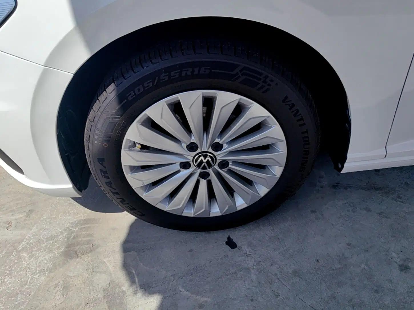 Volkswagen Lavida 2022 1.5L Automatic Comfort Edition — миниатюра 10