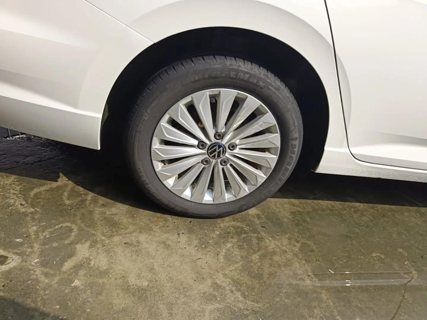 Volkswagen Lavida 2021 1.5L Automatic Comfort Edition — миниатюра 11