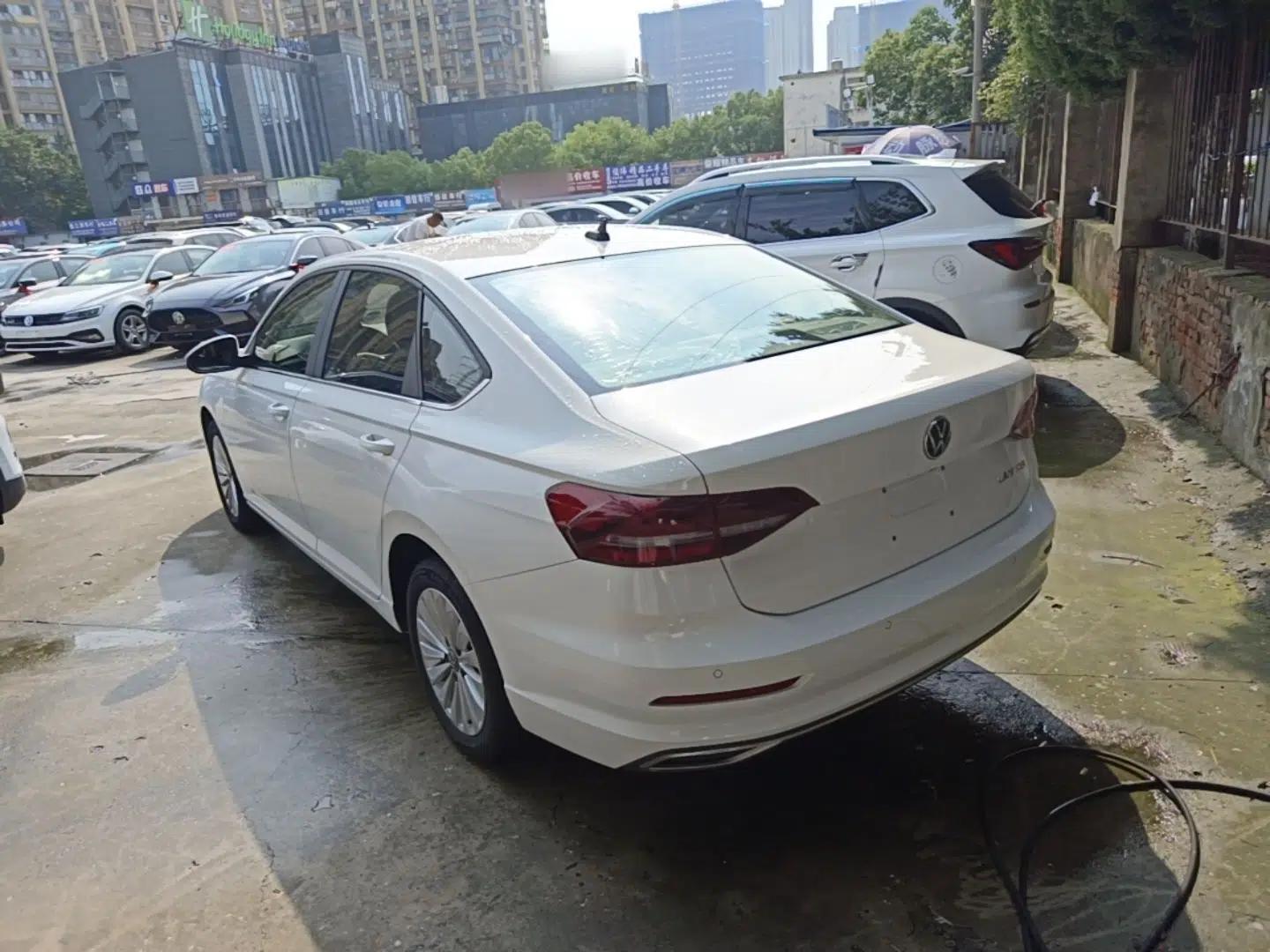 Volkswagen Lavida 2021 1.5L Automatic Comfort Edition — миниатюра 4