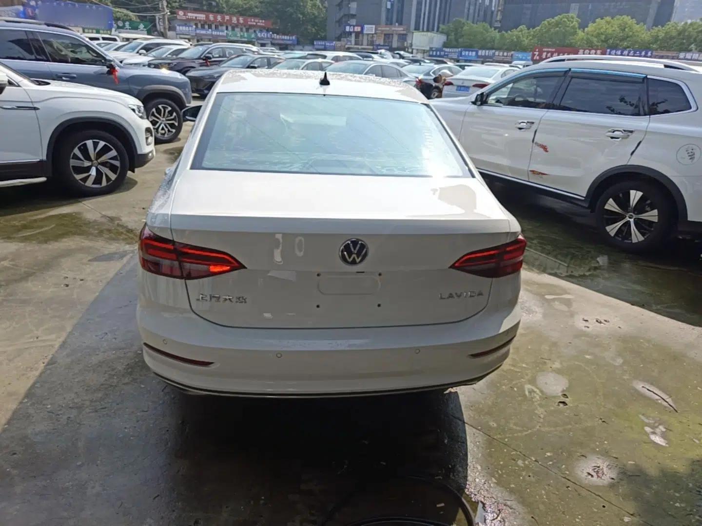 Volkswagen Lavida 2021 1.5L Automatic Comfort Edition — миниатюра 5