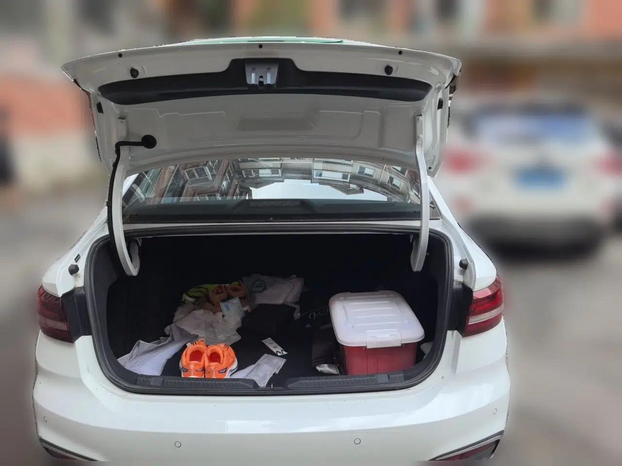Volkswagen Lavida 2023 1.5L Automatic Starry Sky 5 Million Edition — миниатюра 19