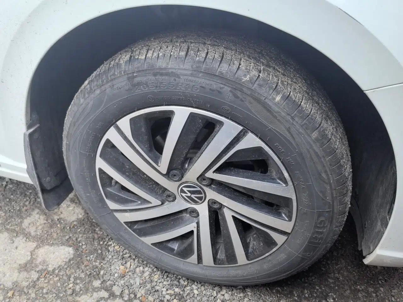 Volkswagen Lavida 2023 1.5L Automatic Starry Sky 5 Million Edition — миниатюра 8