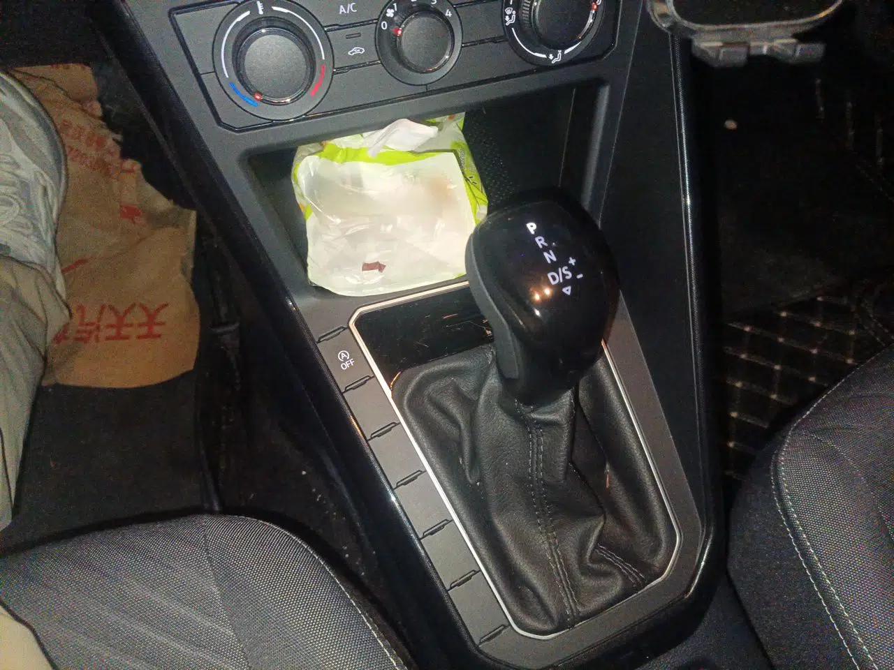 Volkswagen Lavida 2023 New Rui 1.5L Automatic New Yi Edition — миниатюра 14