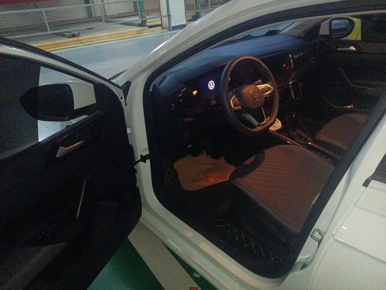 Volkswagen Lavida 2023 New Rui 1.5L Automatic New Yi Edition — миниатюра 16