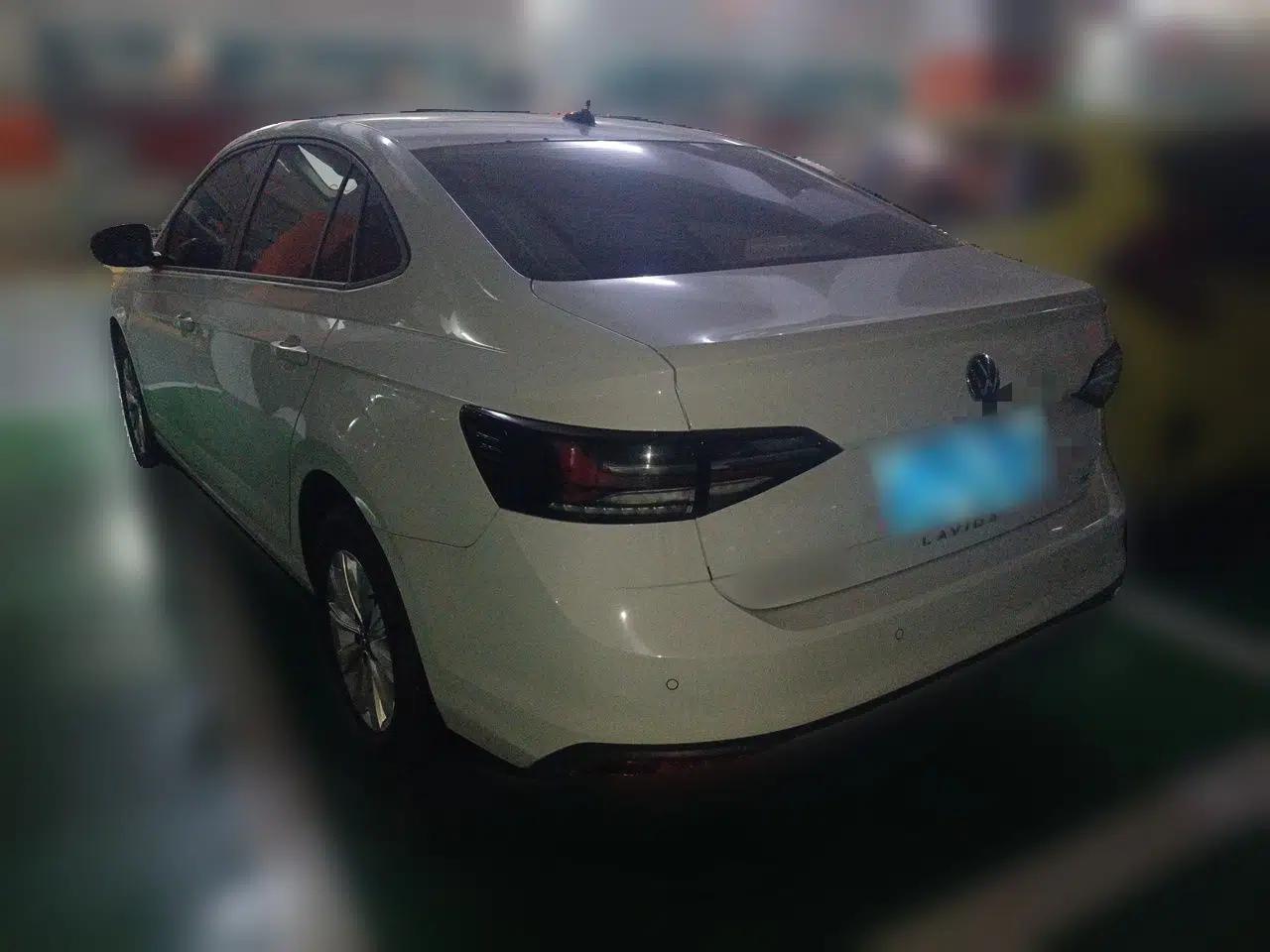 Volkswagen Lavida 2023 New Rui 1.5L Automatic New Yi Edition — миниатюра 4