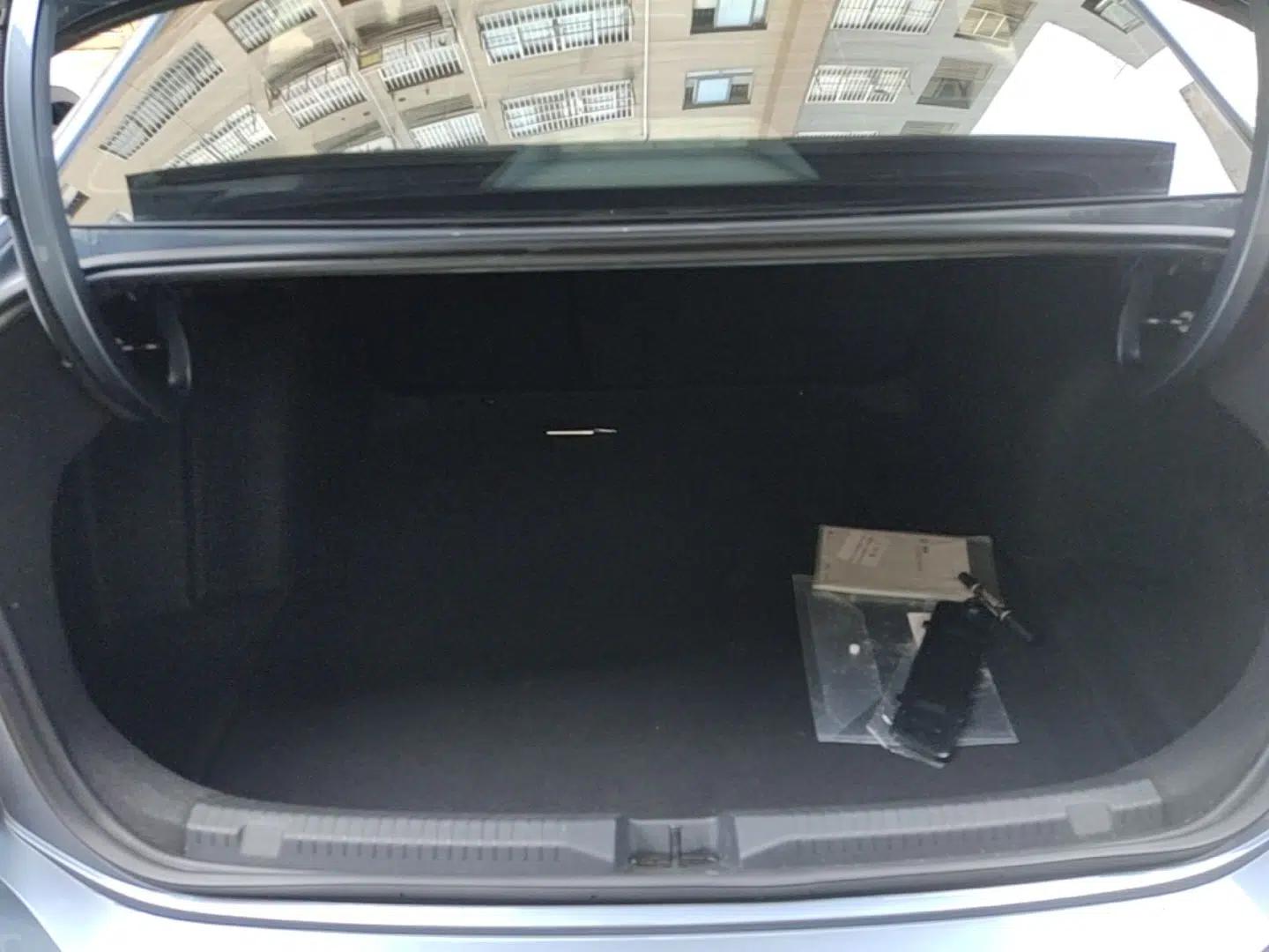 Volkswagen Lavida 2023 300TSI DSG Starry Full-Comfort Edition — миниатюра 22
