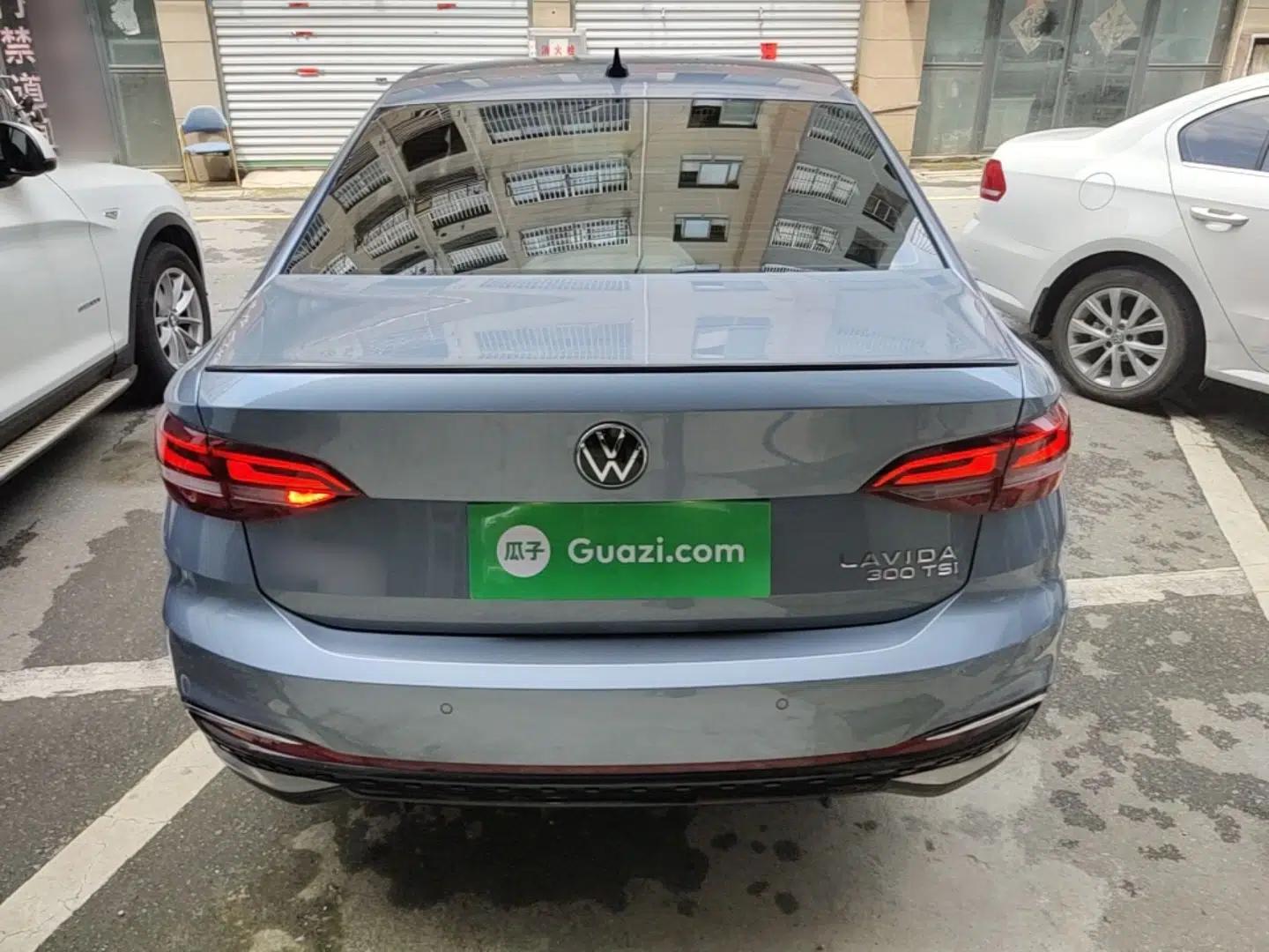 Volkswagen Lavida 2023 300TSI DSG Starry Full-Comfort Edition — миниатюра 5