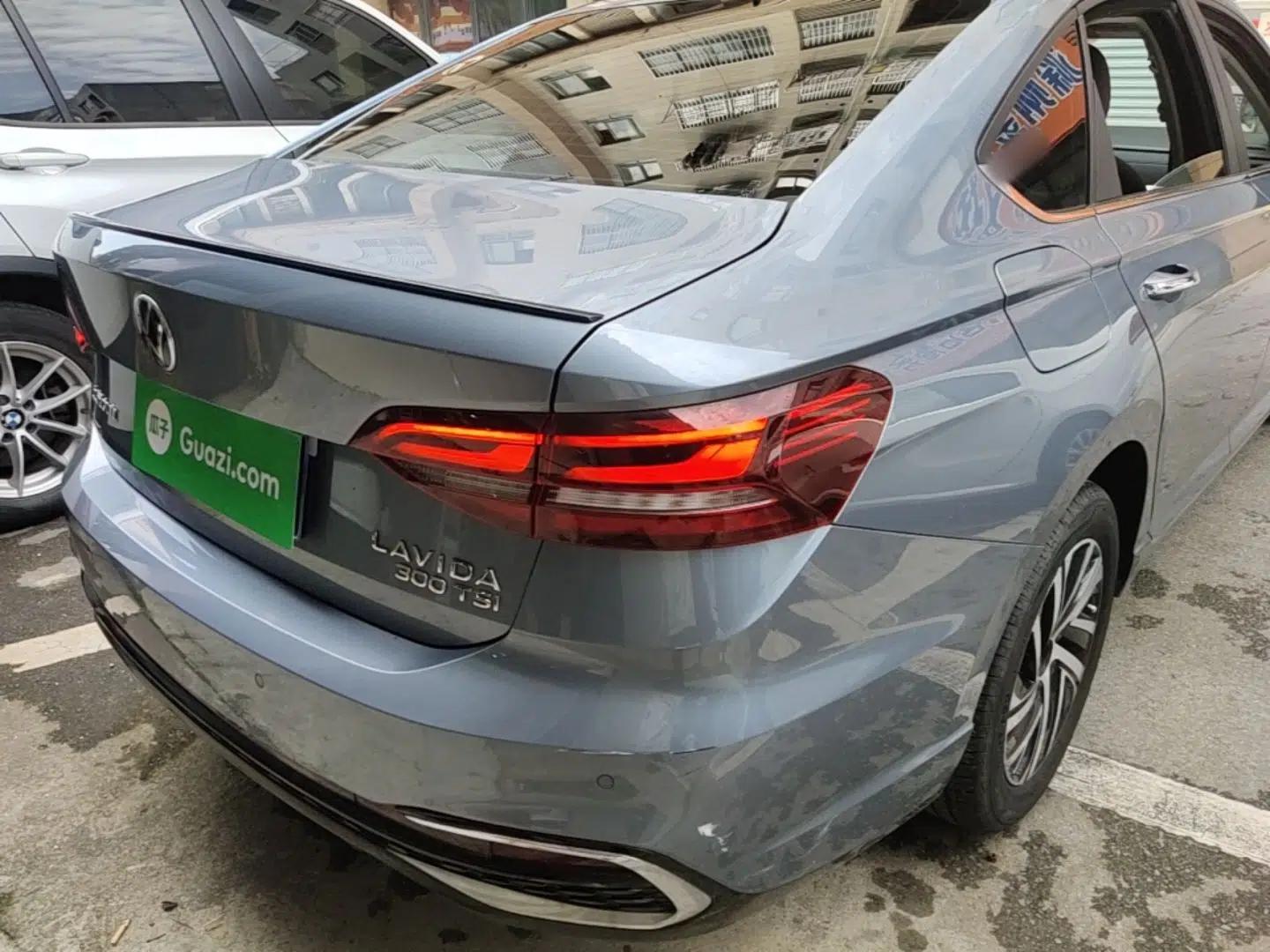 Volkswagen Lavida 2023 300TSI DSG Starry Full-Comfort Edition — миниатюра 9