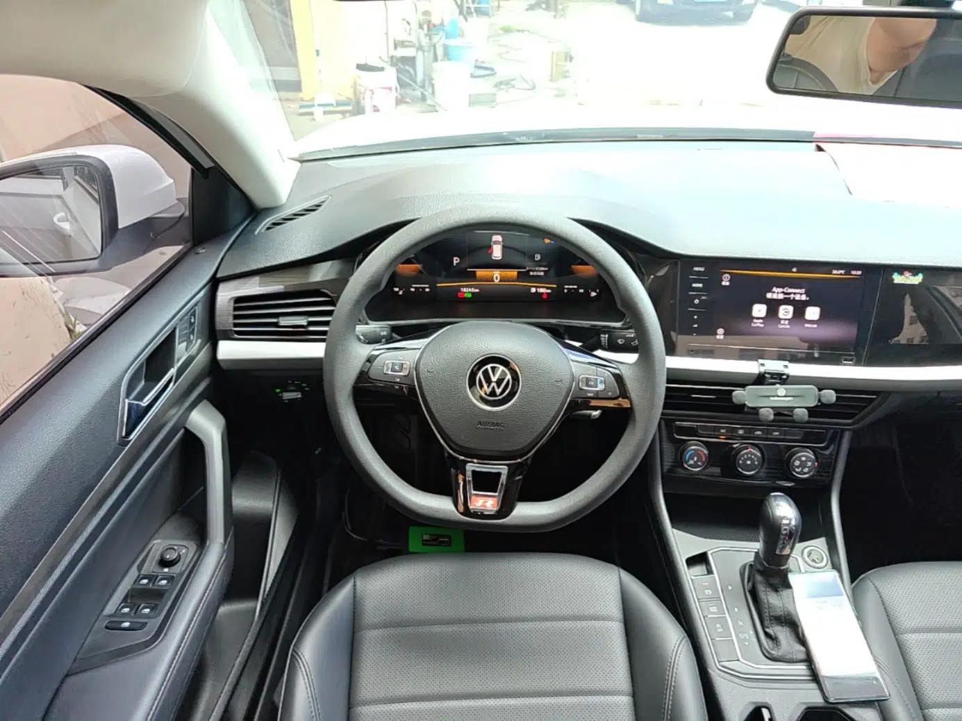 Volkswagen Lavida 2022 1.5L Automatic Comfort Edition — миниатюра 13