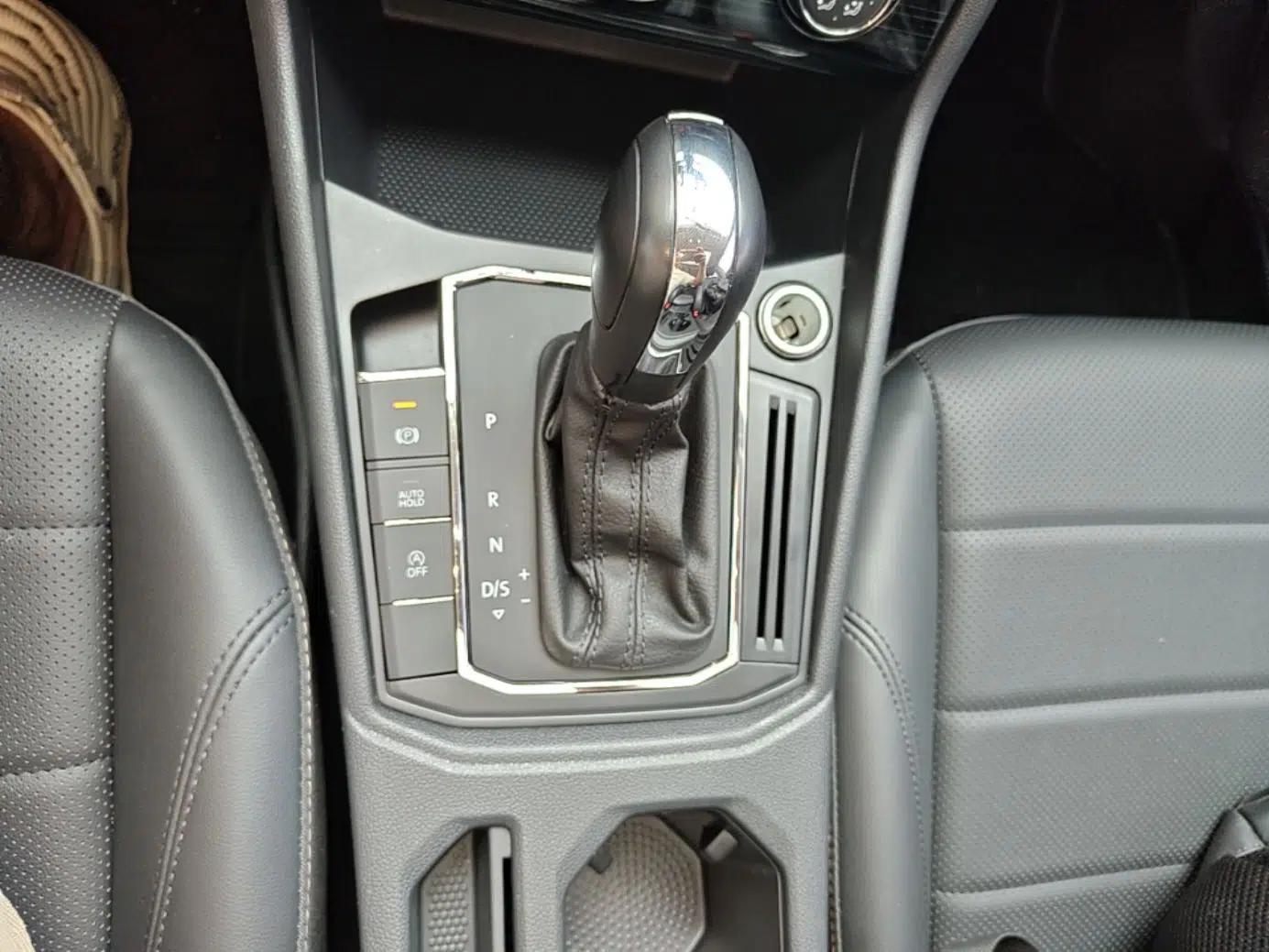 Volkswagen Lavida 2022 1.5L Automatic Comfort Edition — миниатюра 16