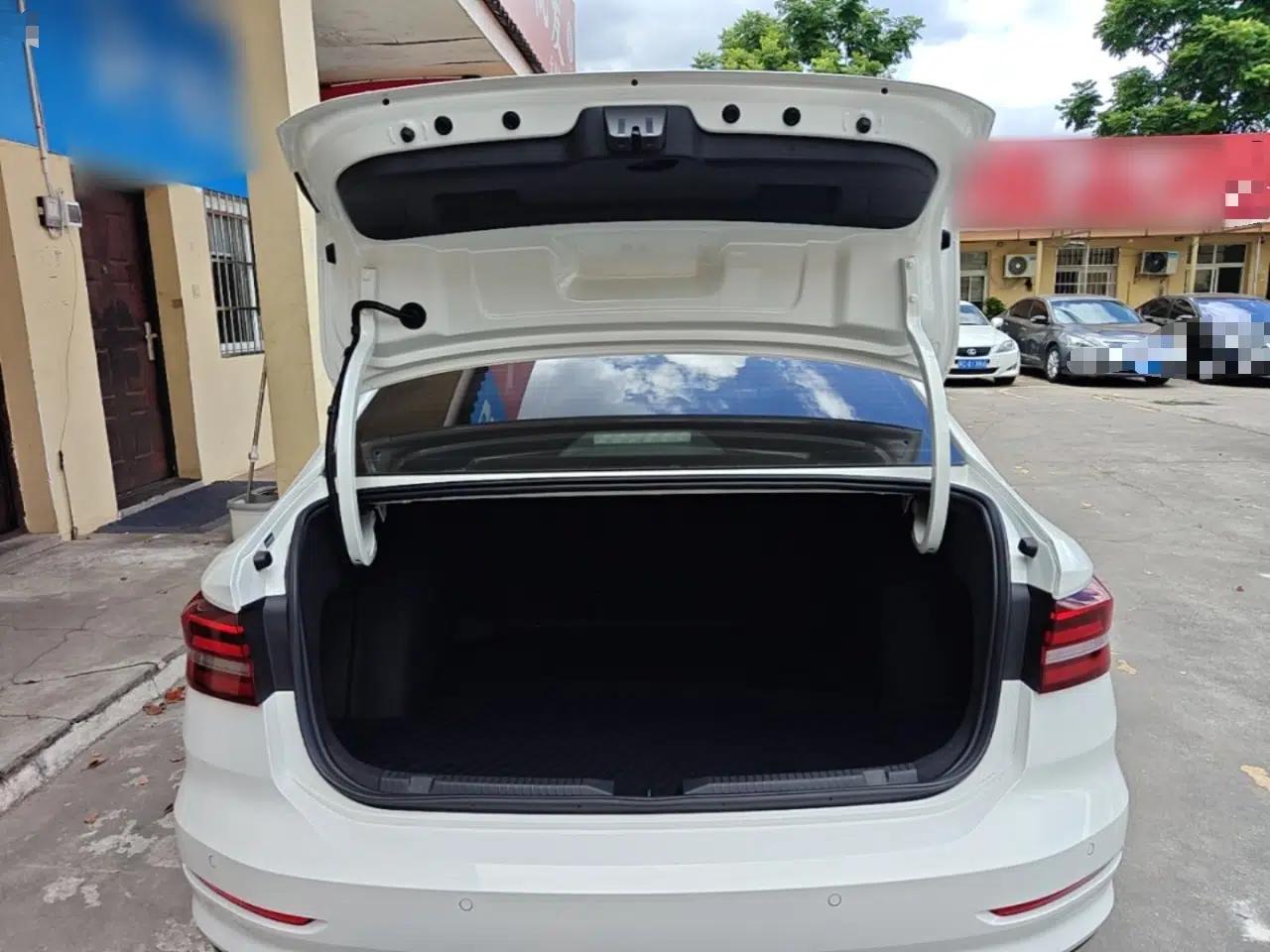 Volkswagen Lavida 2022 1.5L Automatic Comfort Edition — миниатюра 22