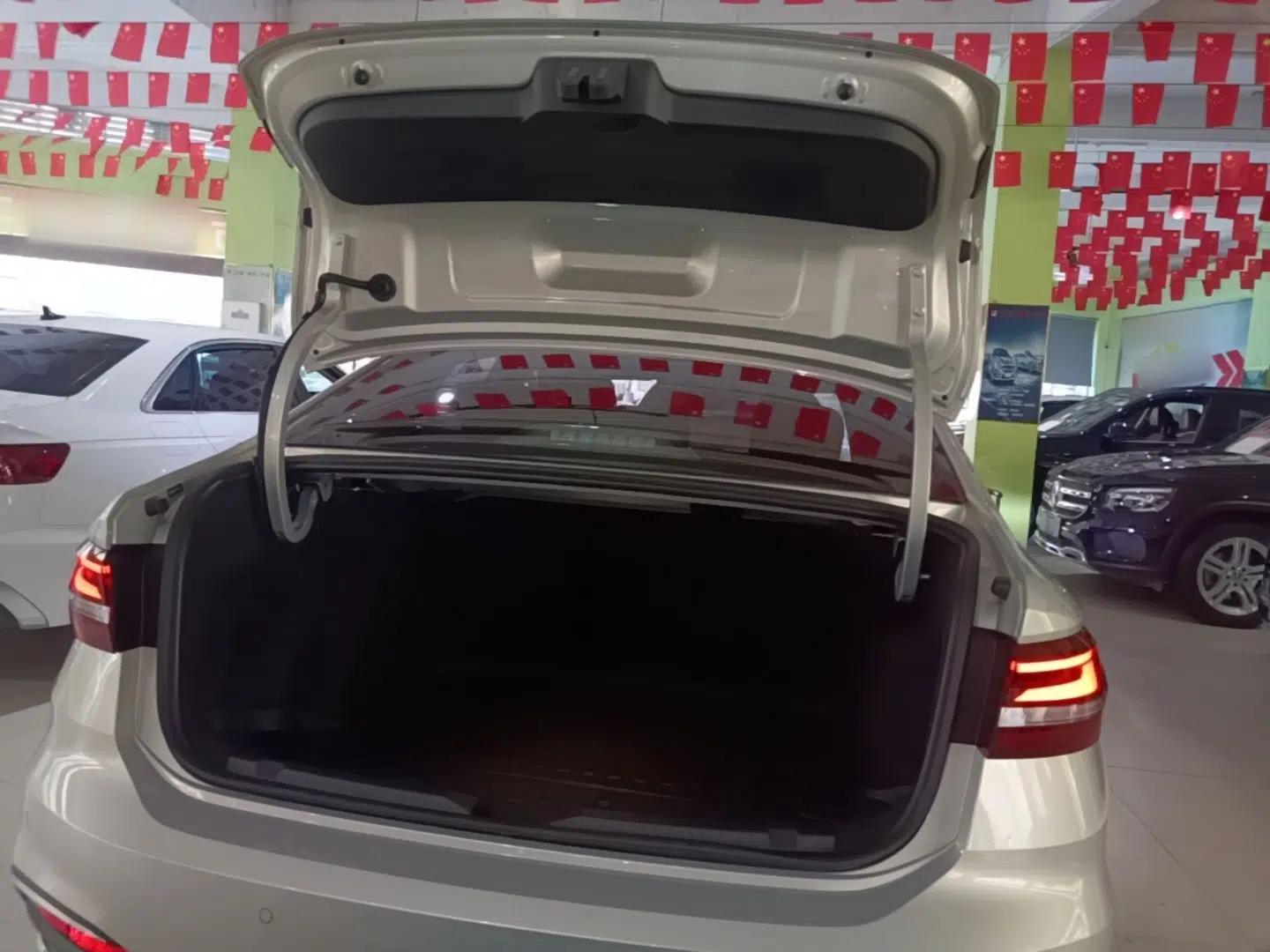 Volkswagen Lavida 2023 300TSI DSG Full-Comfort Edition — миниатюра 22