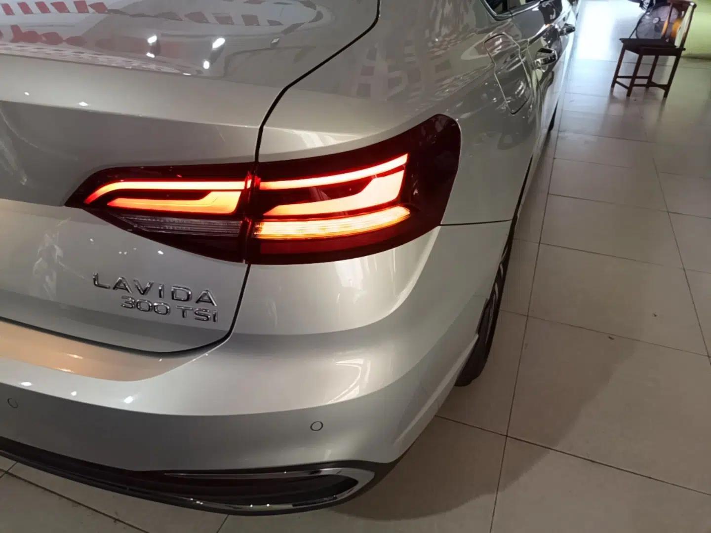 Volkswagen Lavida 2023 300TSI DSG Full-Comfort Edition — миниатюра 9