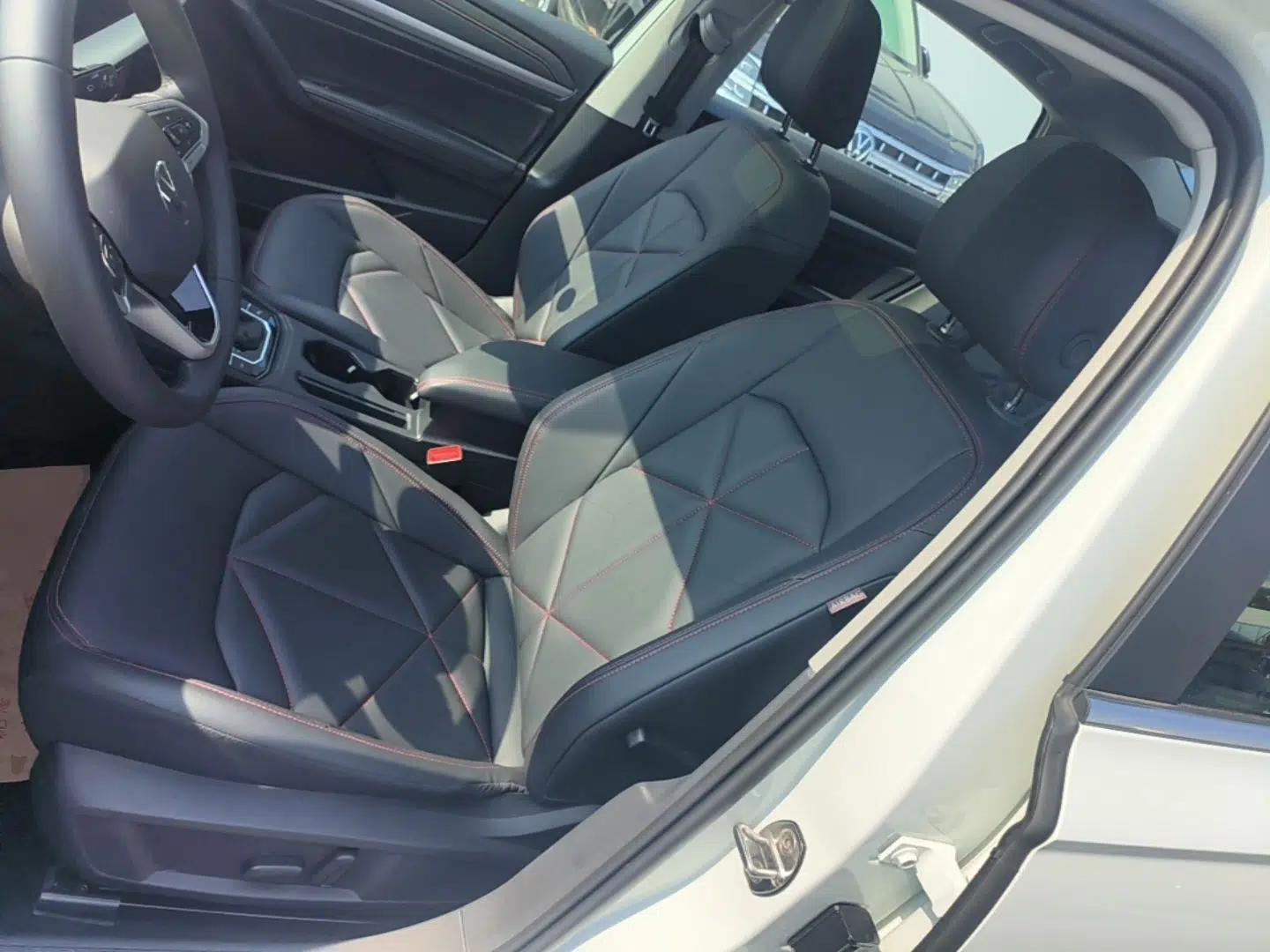 Volkswagen Lavida 2024 300TSI DSG Starry Sky Leading Edition — миниатюра 22