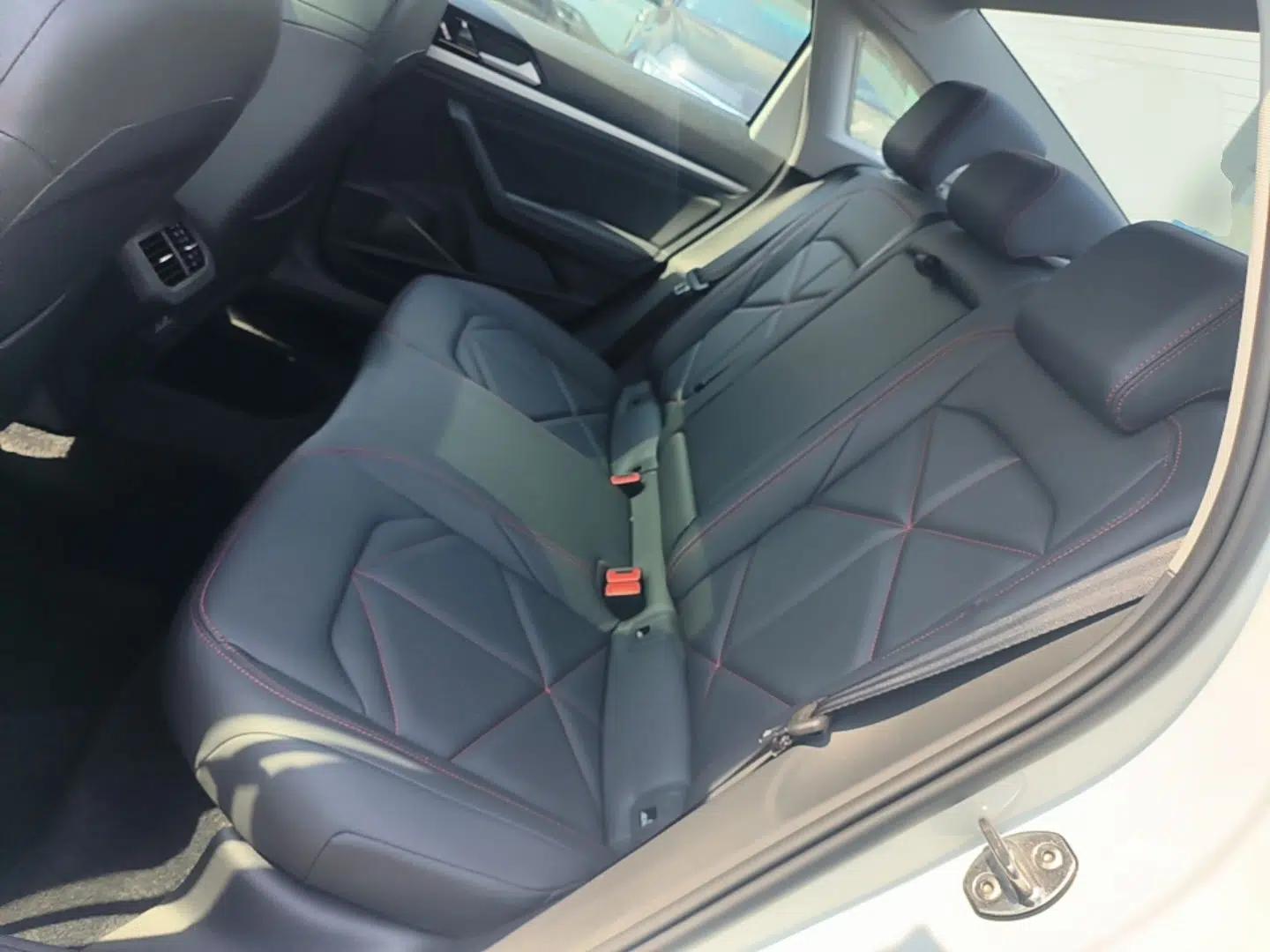 Volkswagen Lavida 2024 300TSI DSG Starry Sky Leading Edition — миниатюра 25