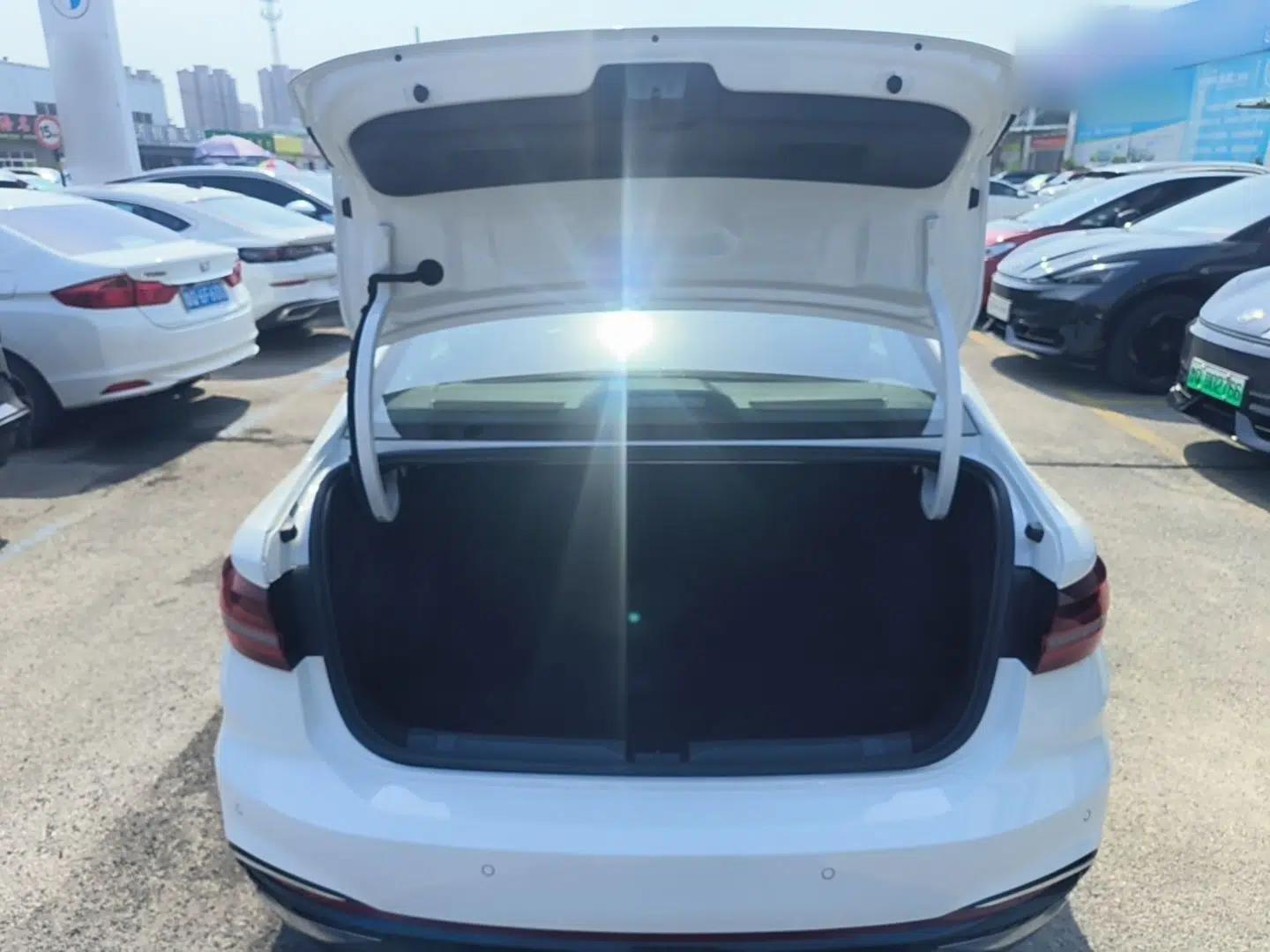 Volkswagen Lavida 2024 300TSI DSG Starry Sky Leading Edition — миниатюра 27