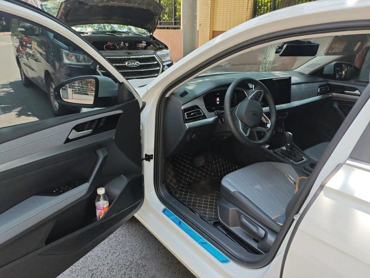 Volkswagen Lavida 2024 1.5L Automatic Starry Sky 5 Million Edition — миниатюра 16