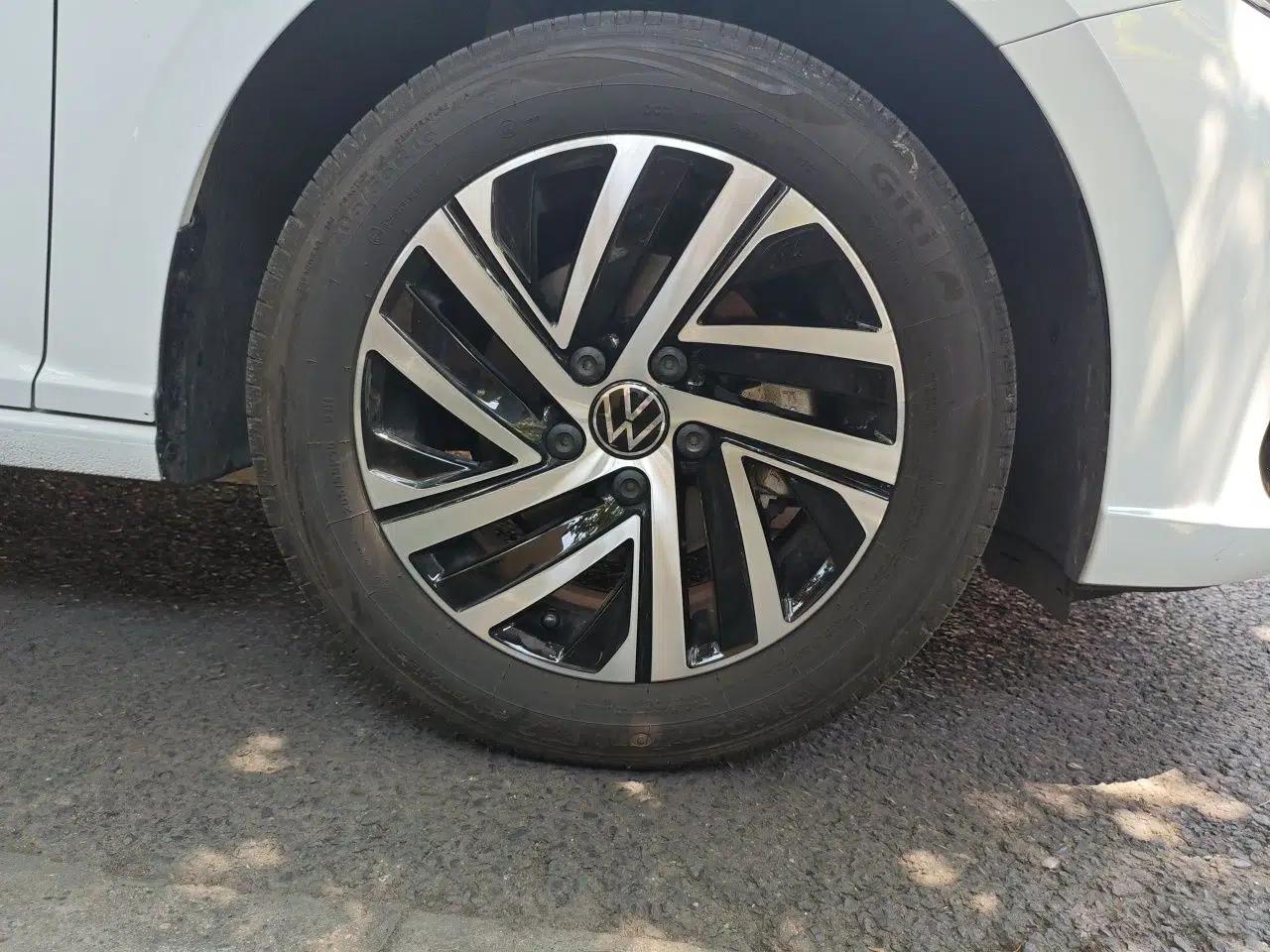 Volkswagen Lavida 2024 1.5L Automatic Starry Sky 5 Million Edition — миниатюра 8