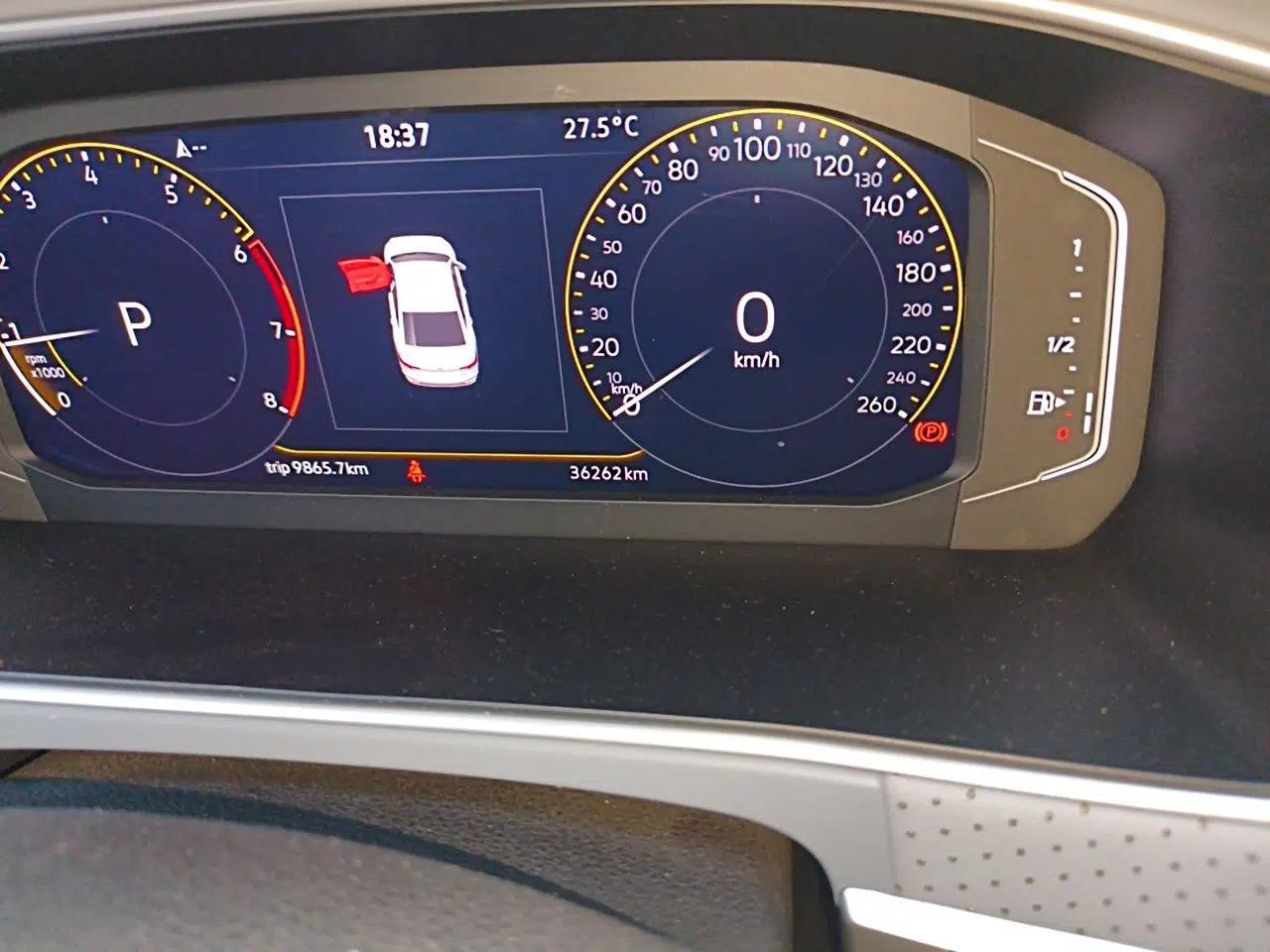 Volkswagen Lavida 2023 1.5L Automatic 5 Million Edition — миниатюра 9