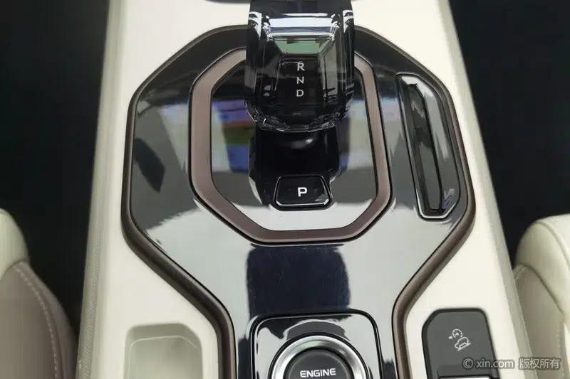 Geely ICON 2026 1.5TD Chocolate Premium Edition — миниатюра 14