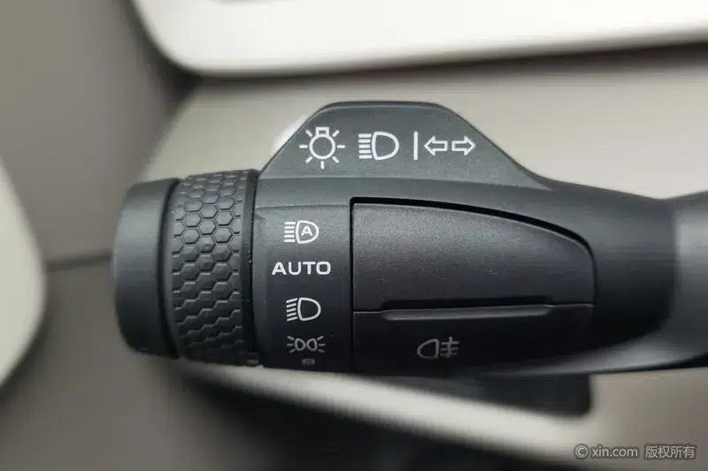 Geely ICON 2026 1.5TD Chocolate Premium Edition — миниатюра 15
