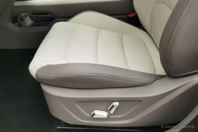 Geely ICON 2026 1.5TD Chocolate Premium Edition — миниатюра 18