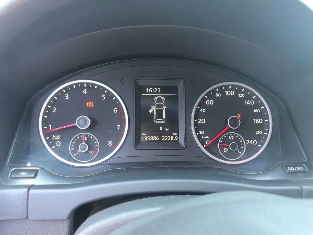 Volkswagen Tiguan 2012 1.8TSI Manual Two-Wheel Drive Enjoyment Edition — миниатюра 11