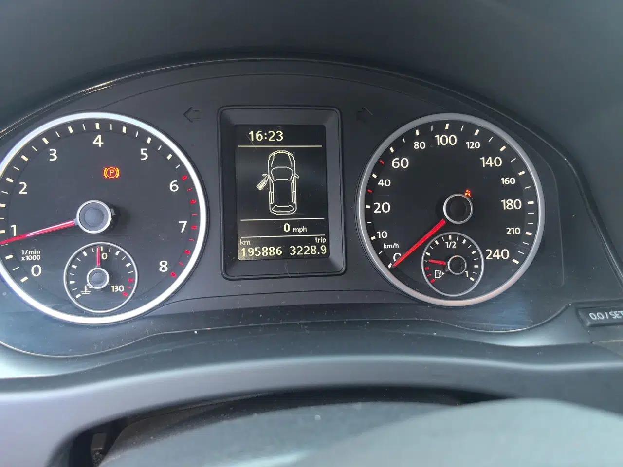 Volkswagen Tiguan 2012 1.8TSI Manual Two-Wheel Drive Enjoyment Edition — миниатюра 12
