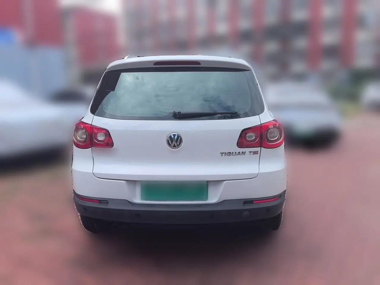 Volkswagen Tiguan 2012 1.8TSI Manual Two-Wheel Drive Enjoyment Edition — миниатюра 5