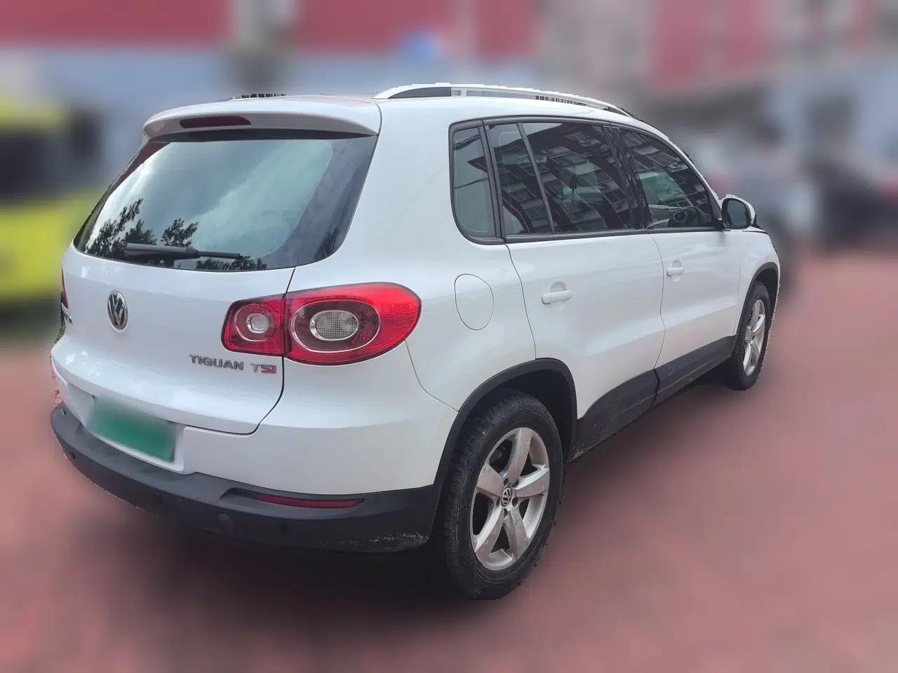 Volkswagen Tiguan 2012 1.8TSI Manual Two-Wheel Drive Enjoyment Edition — миниатюра 6