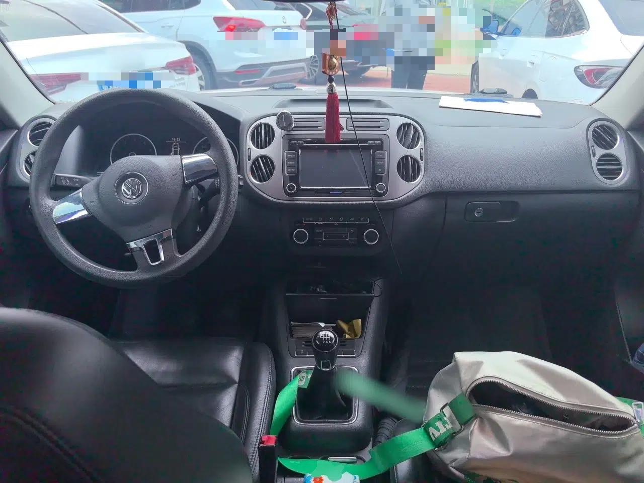 Volkswagen Tiguan 2012 1.8TSI Manual Two-Wheel Drive Enjoyment Edition — миниатюра 9