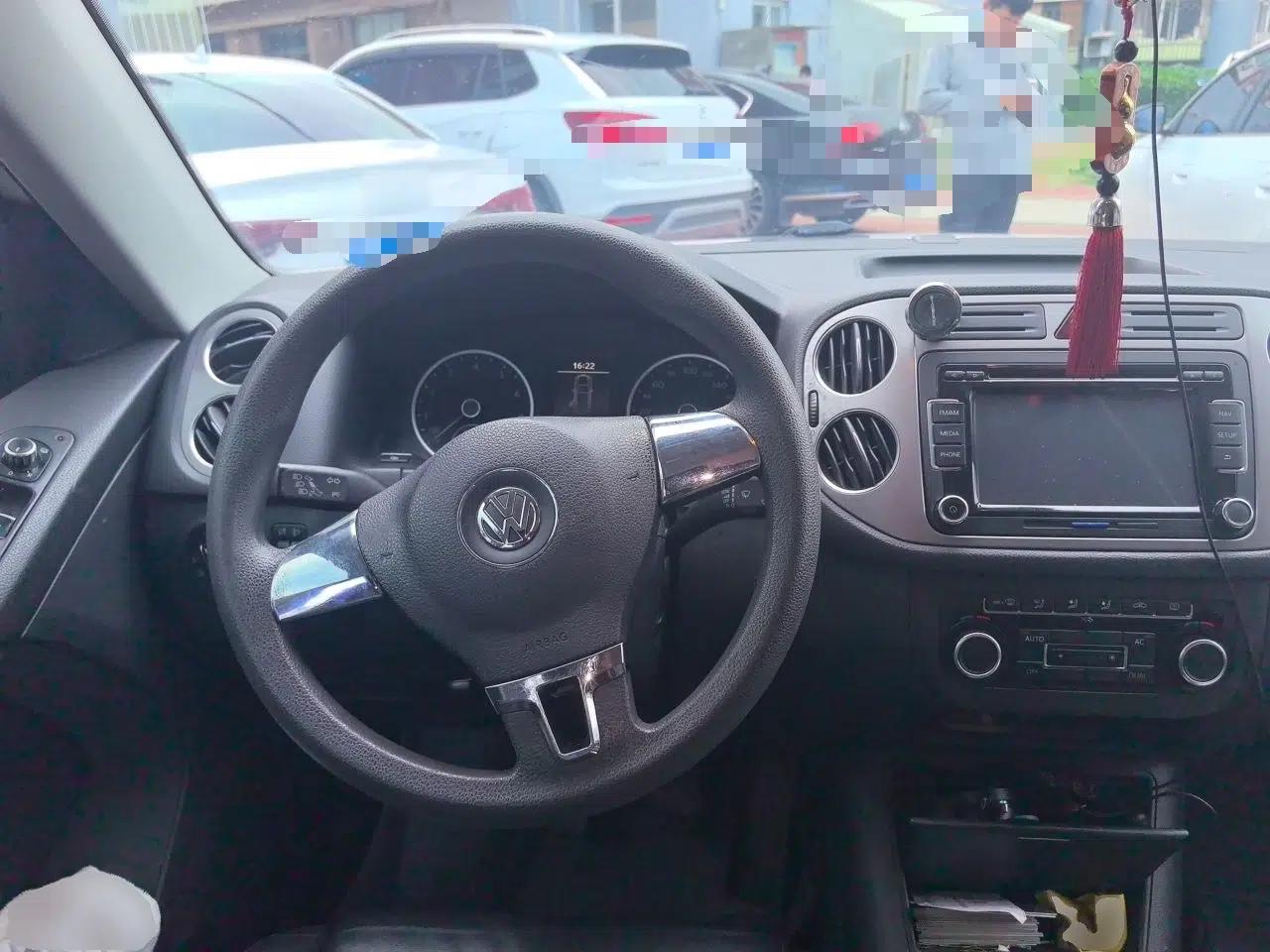 Volkswagen Tiguan 2012 1.8TSI Manual Two-Wheel Drive Enjoyment Edition — миниатюра 10