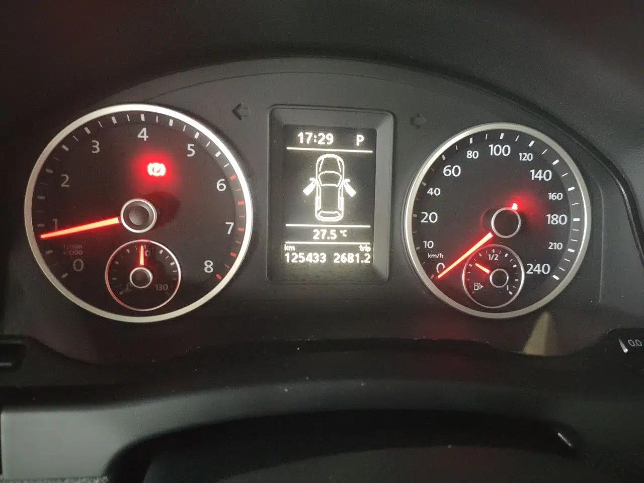 Volkswagen Tiguan 2012 1.8TSI Automatic Two-Wheel Drive Urban Edition — миниатюра 11