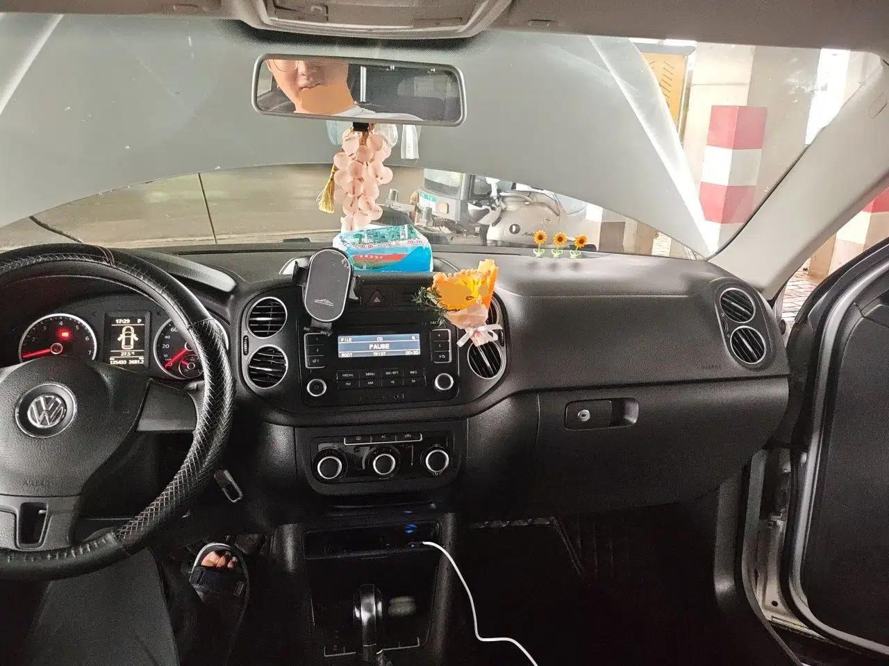 Volkswagen Tiguan 2012 1.8TSI Automatic Two-Wheel Drive Urban Edition — миниатюра 9
