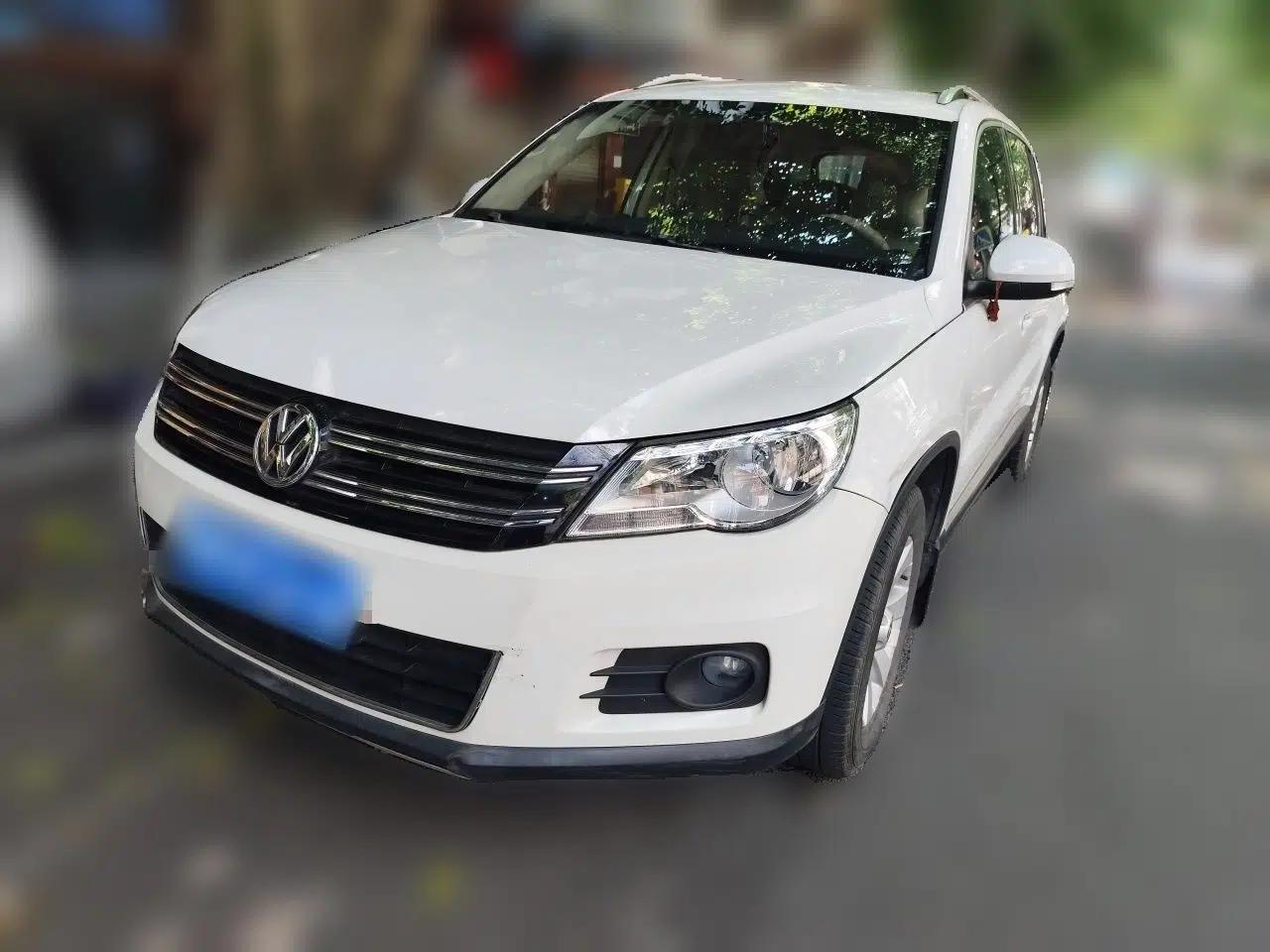 Volkswagen Tiguan 2012 1.8TSI Manual Two-Wheel Drive Urban Edition — миниатюра 1