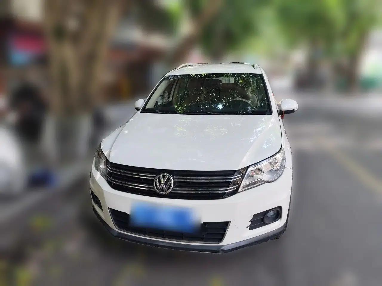 Volkswagen Tiguan 2012 1.8TSI Manual Two-Wheel Drive Urban Edition — миниатюра 2